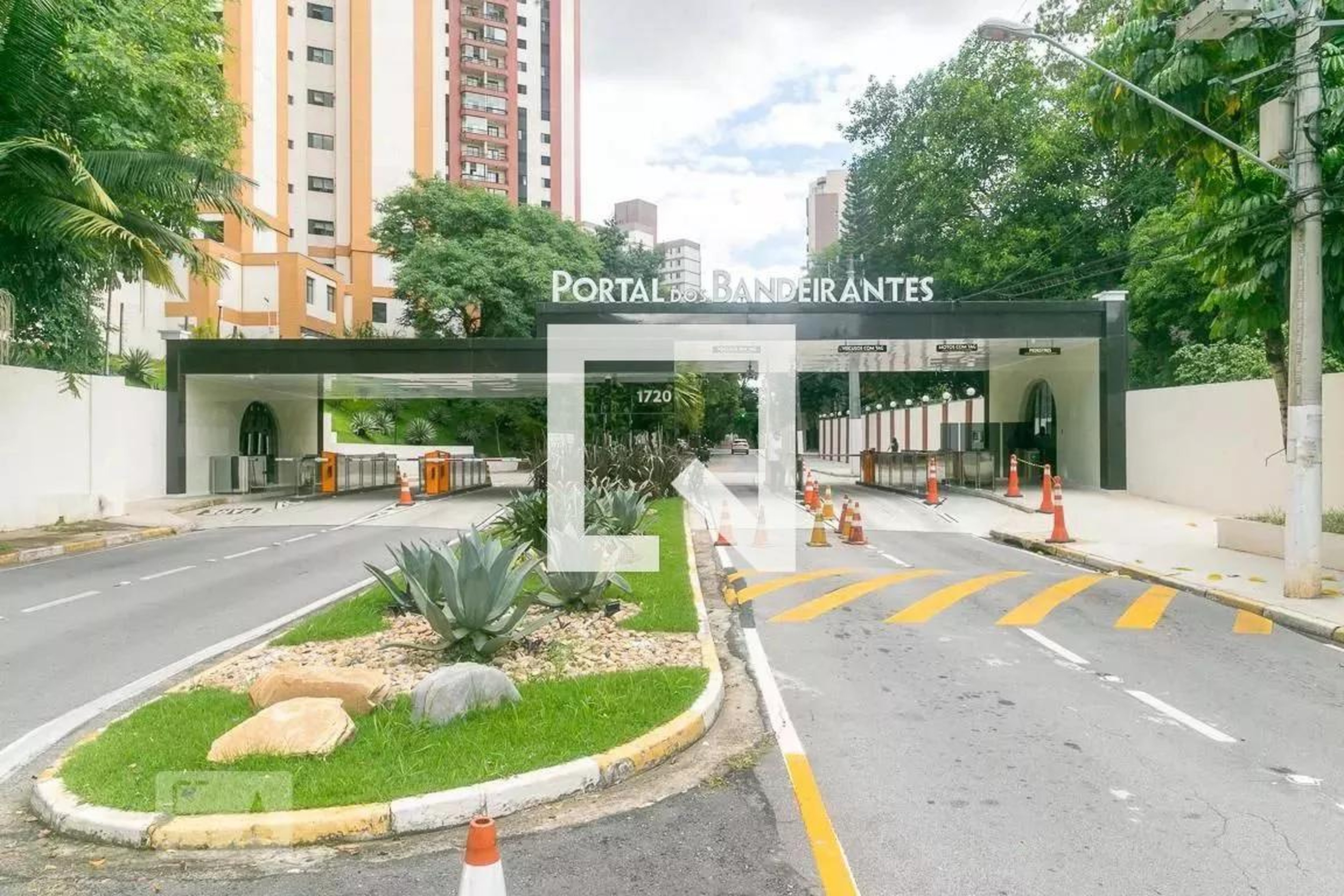 Fachada Condomínio Portal dos Bandeirantes