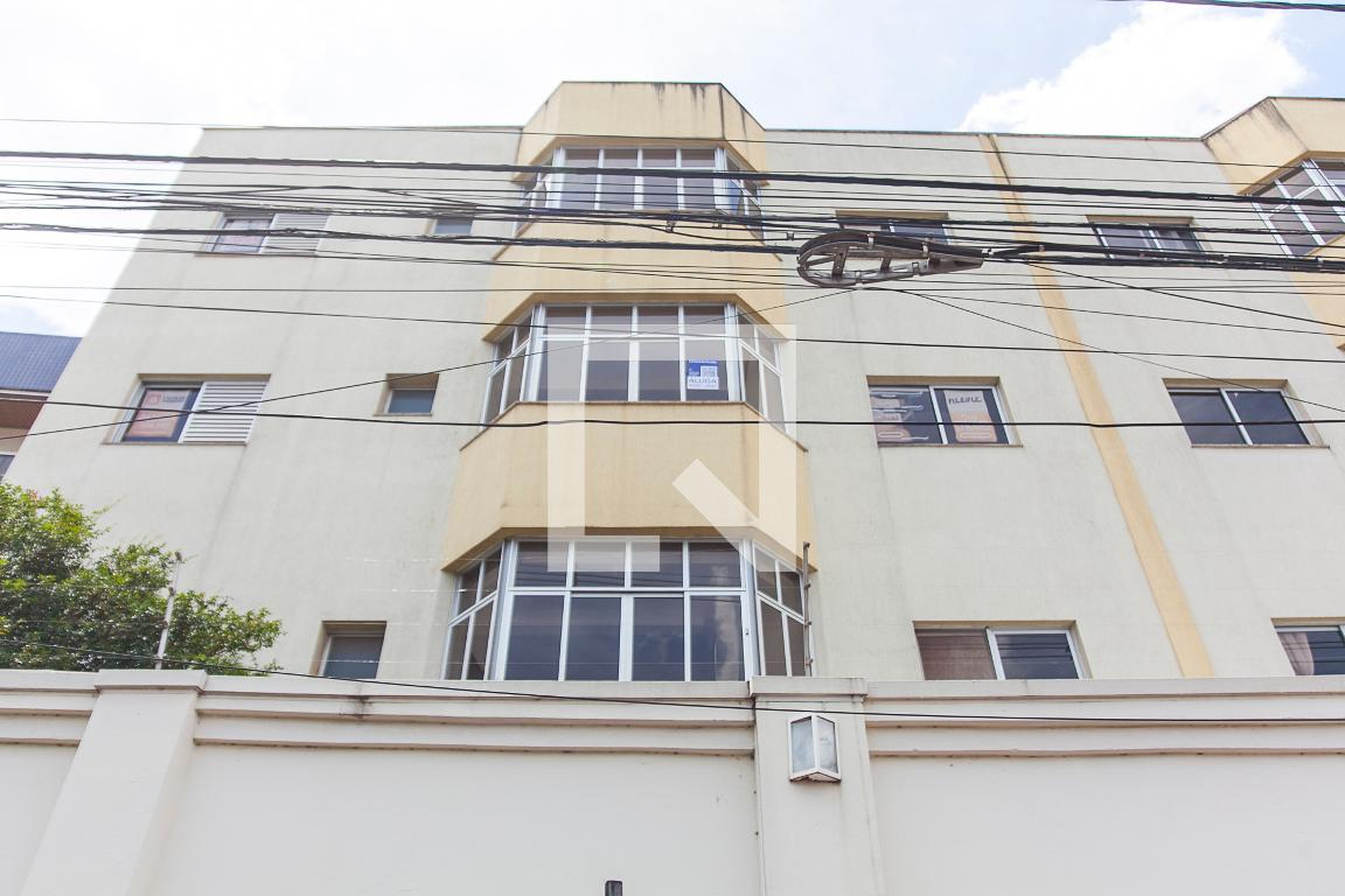 Fachada Condomínio em Rua Fernando Costa, 407