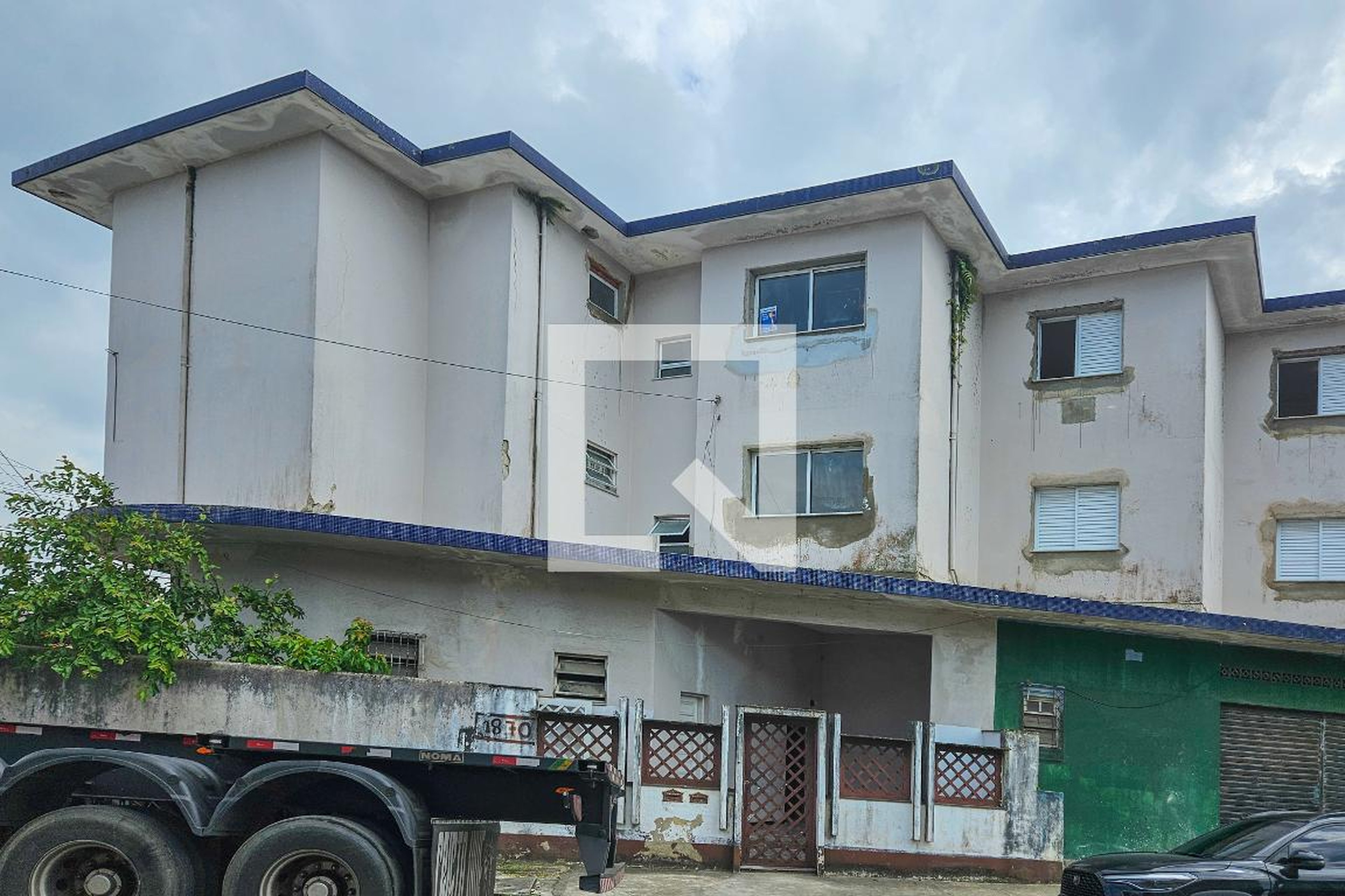 Fachada Condomínio em Rua Azuil Loureiro, 1870