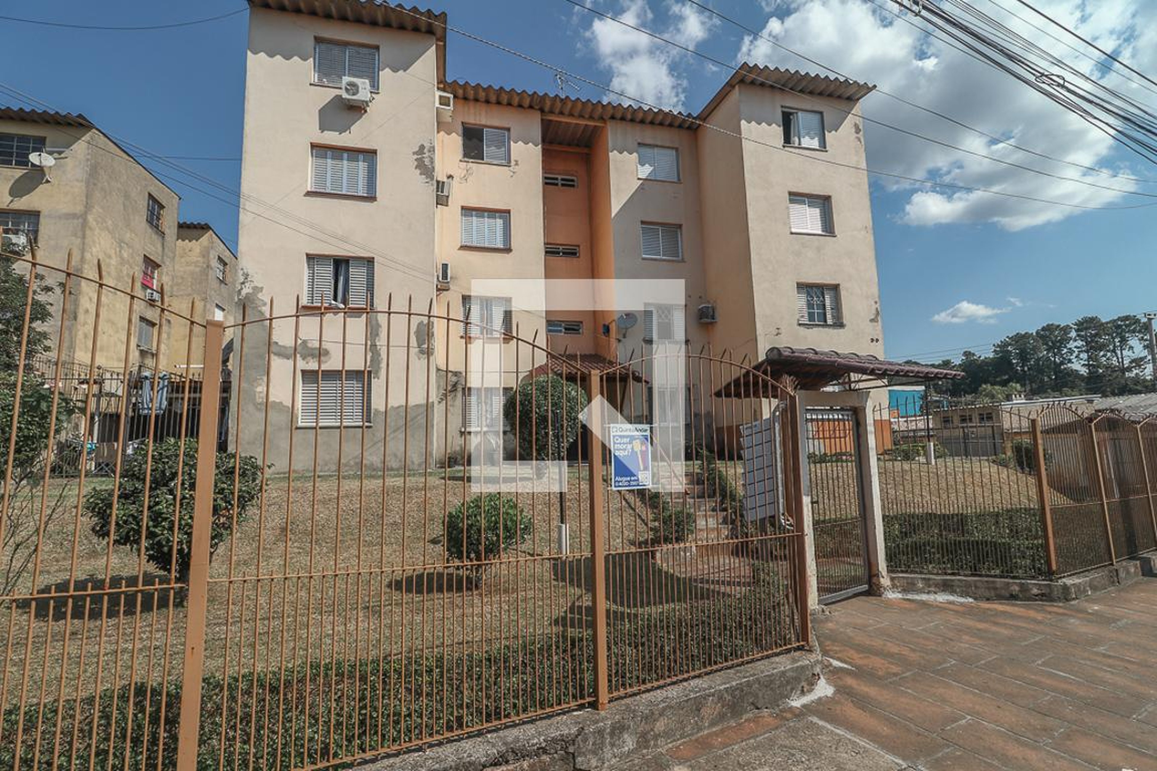 Fachada Condomínio em Avenida Bernardino Silveira Amorim, 2140