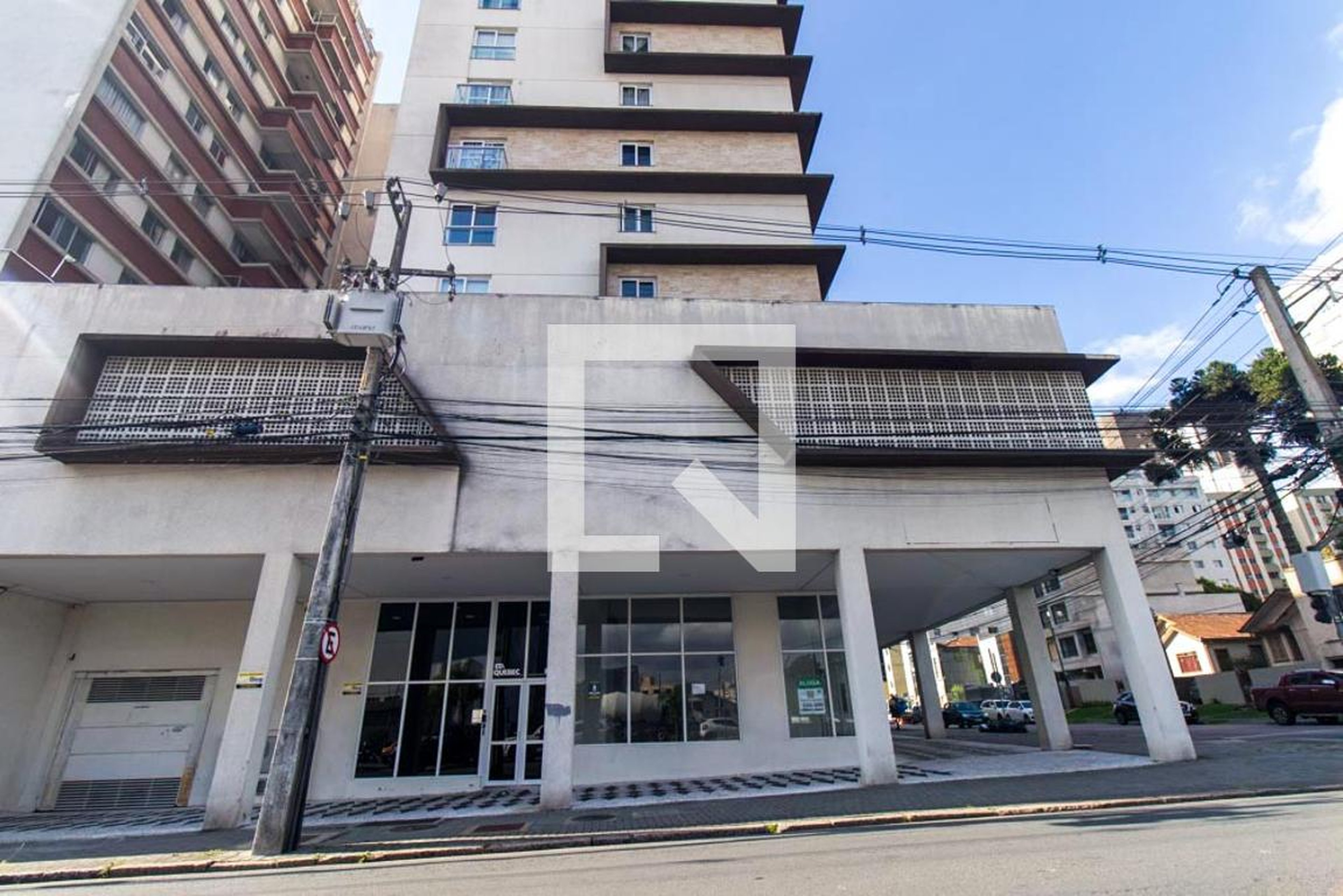 Fachada do Condomínio Condomínio Quebek