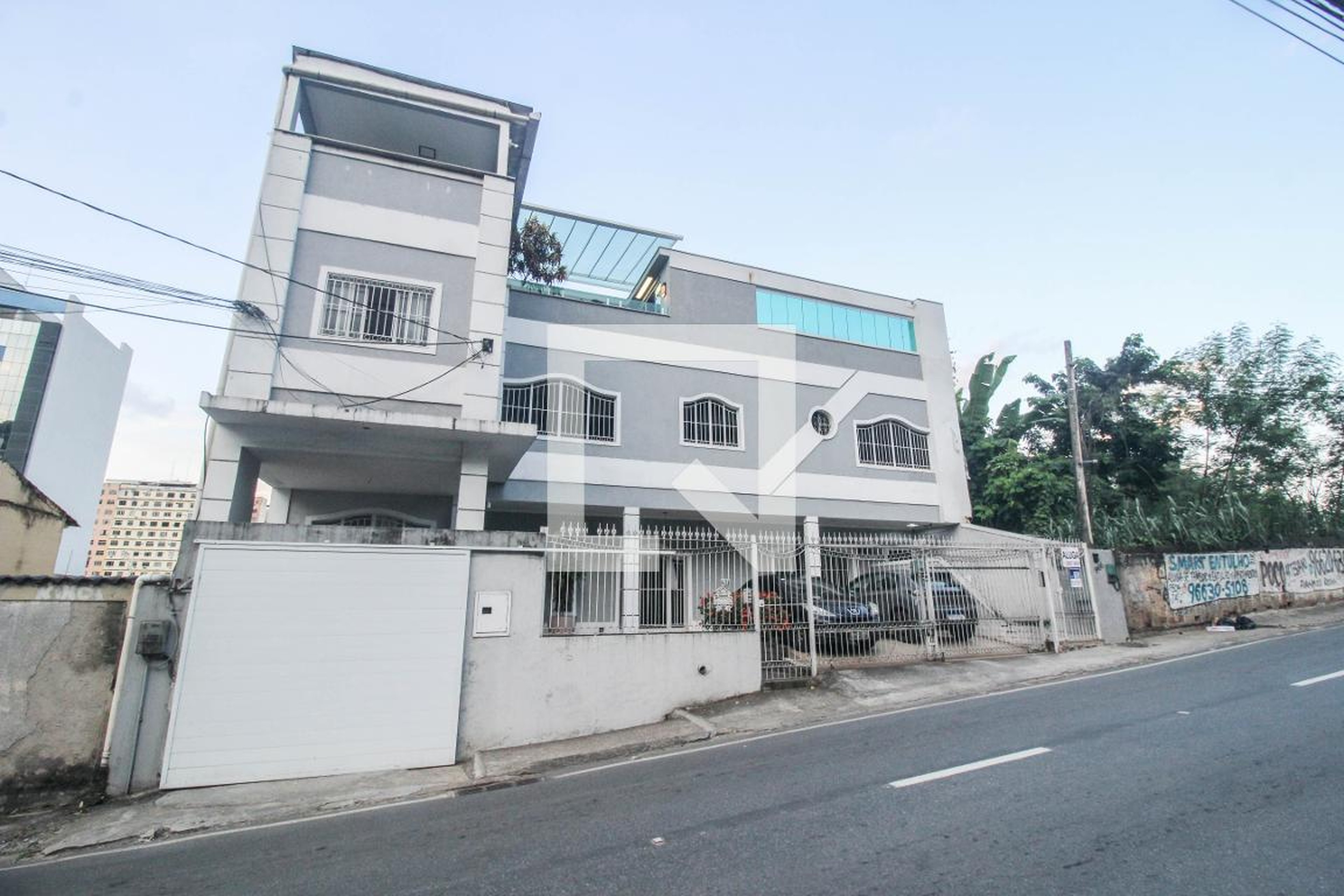 Fachada Condomínio em Rua Comendador Francisco Baroni, 966