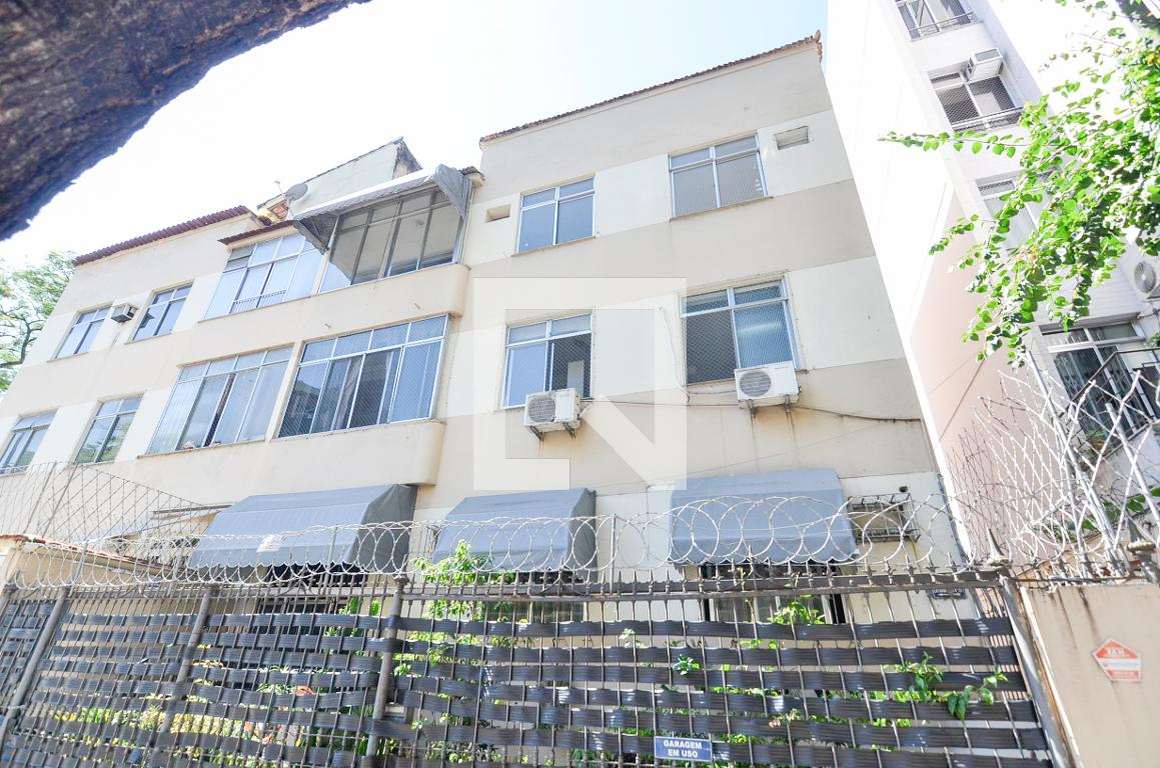 Fachada Condomínio em Rua Andrade Neves, 209