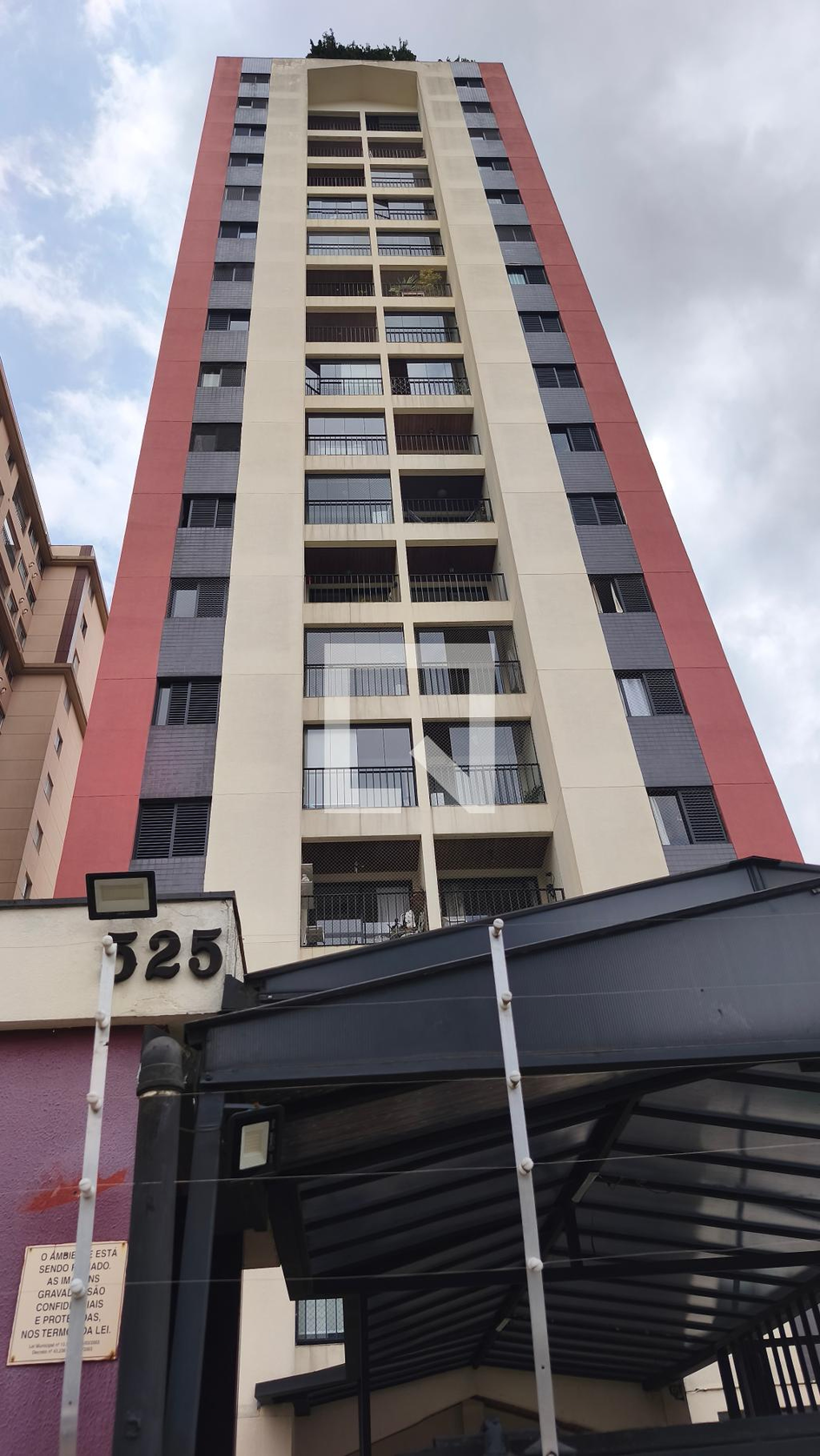 Fachada Condomínio em Rua do Grito, 521