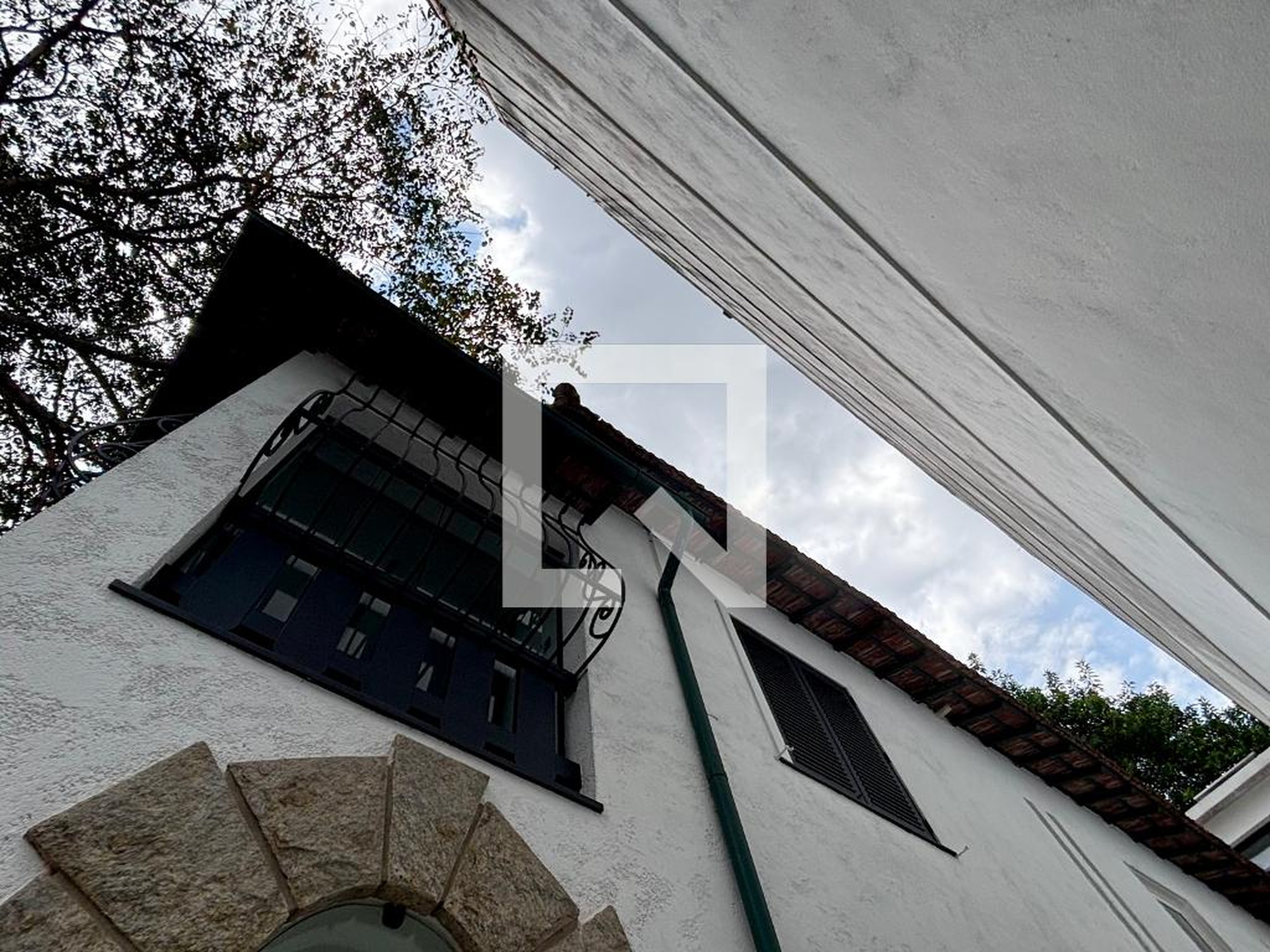 Fachada Condomínio em Rua Benjamim Batista, 26