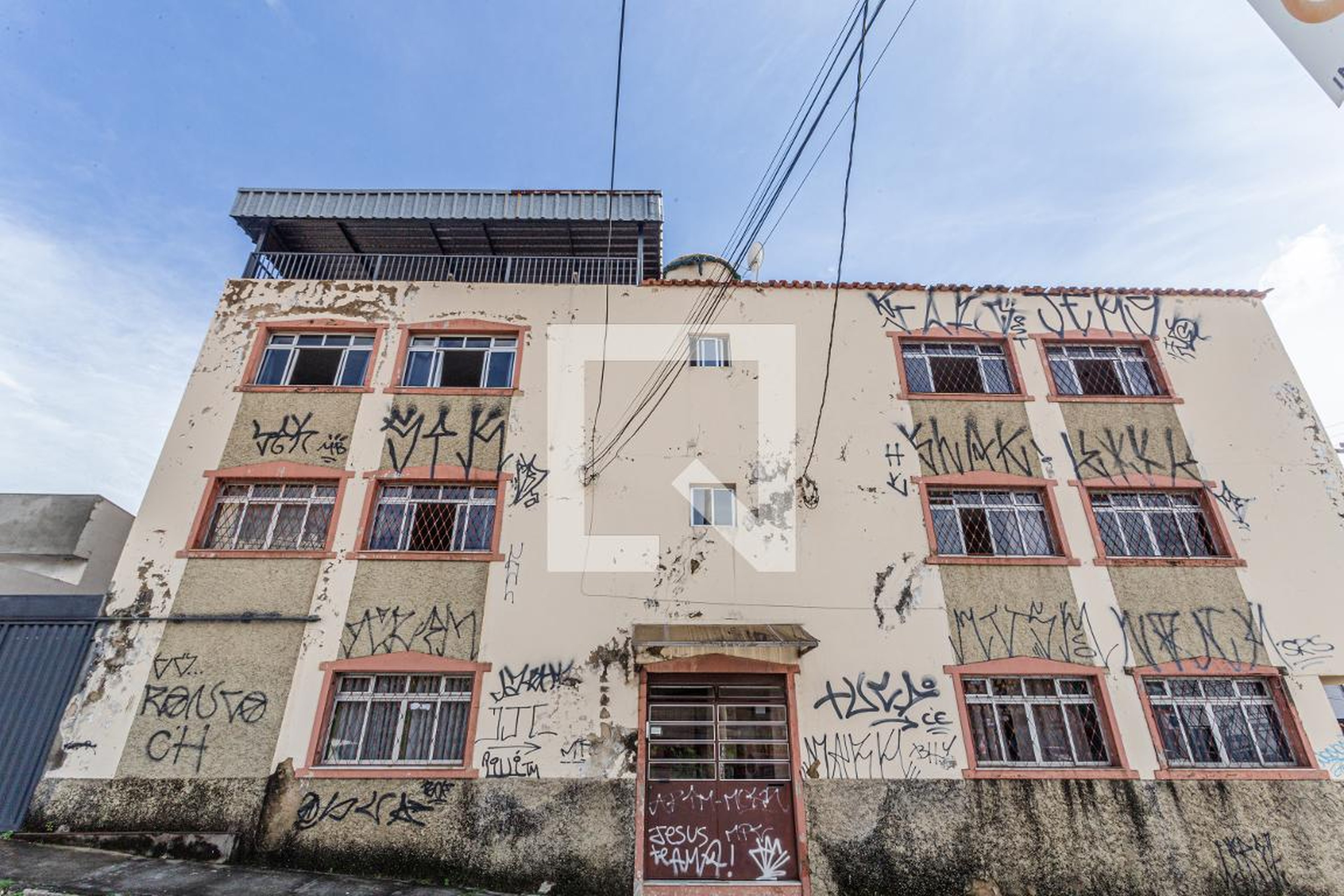 Fachada Condomínio em Rua Descalvado, 424