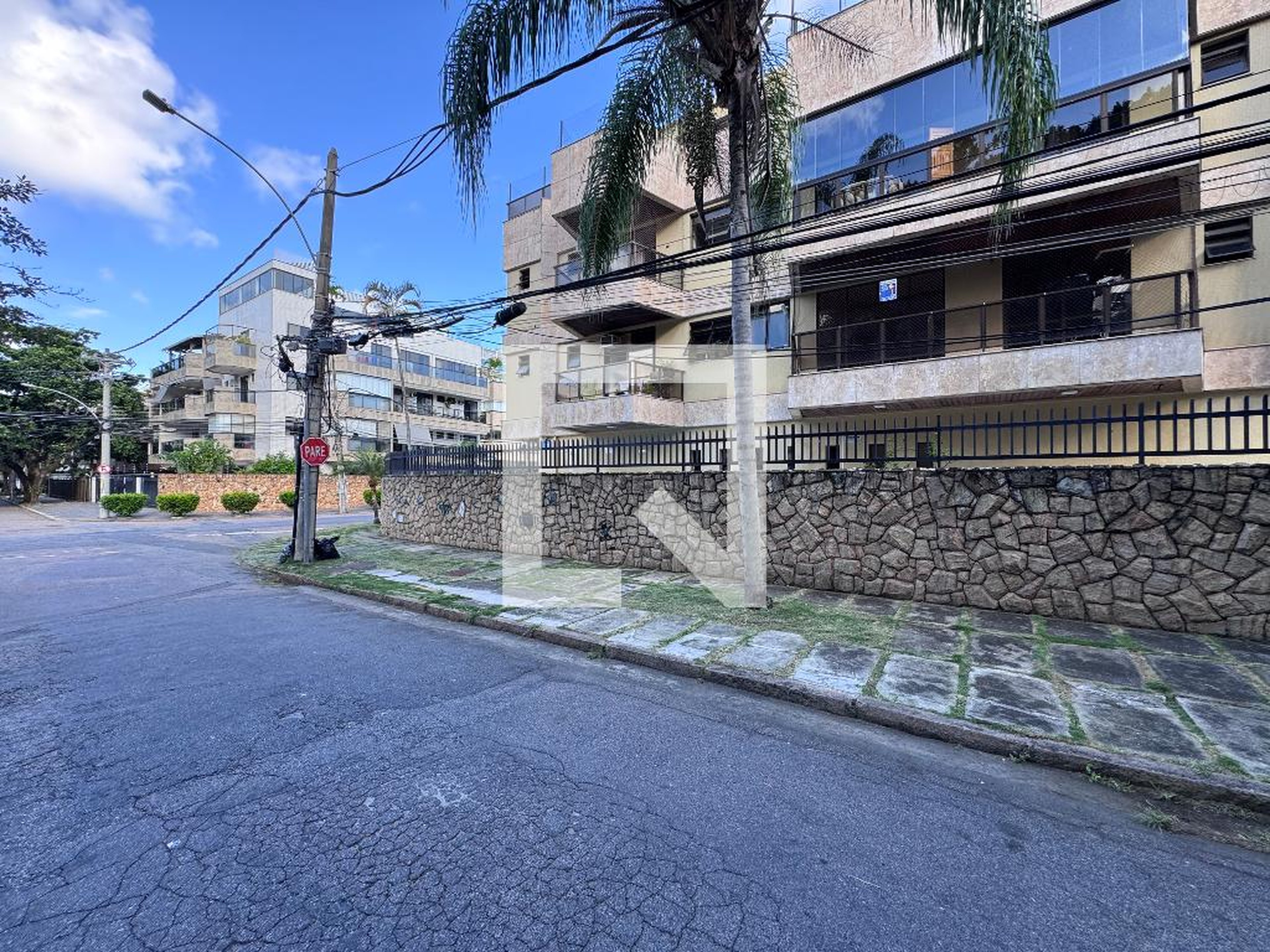 Fachada Condomínio em Rua Demóstenes Madureira de Pinho, 230