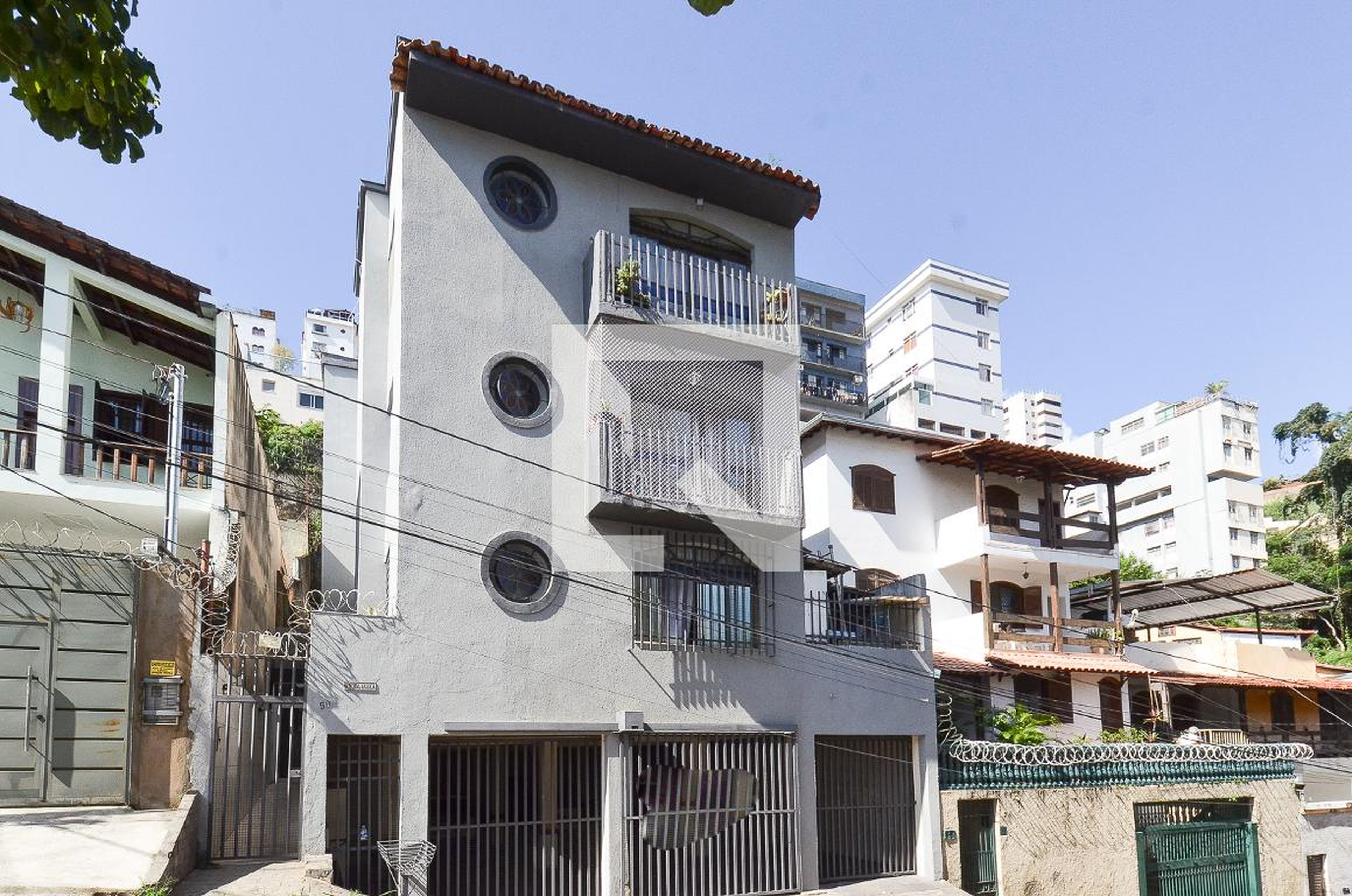 Fachada Condomínio em Rua Pedro José Moreira, 50