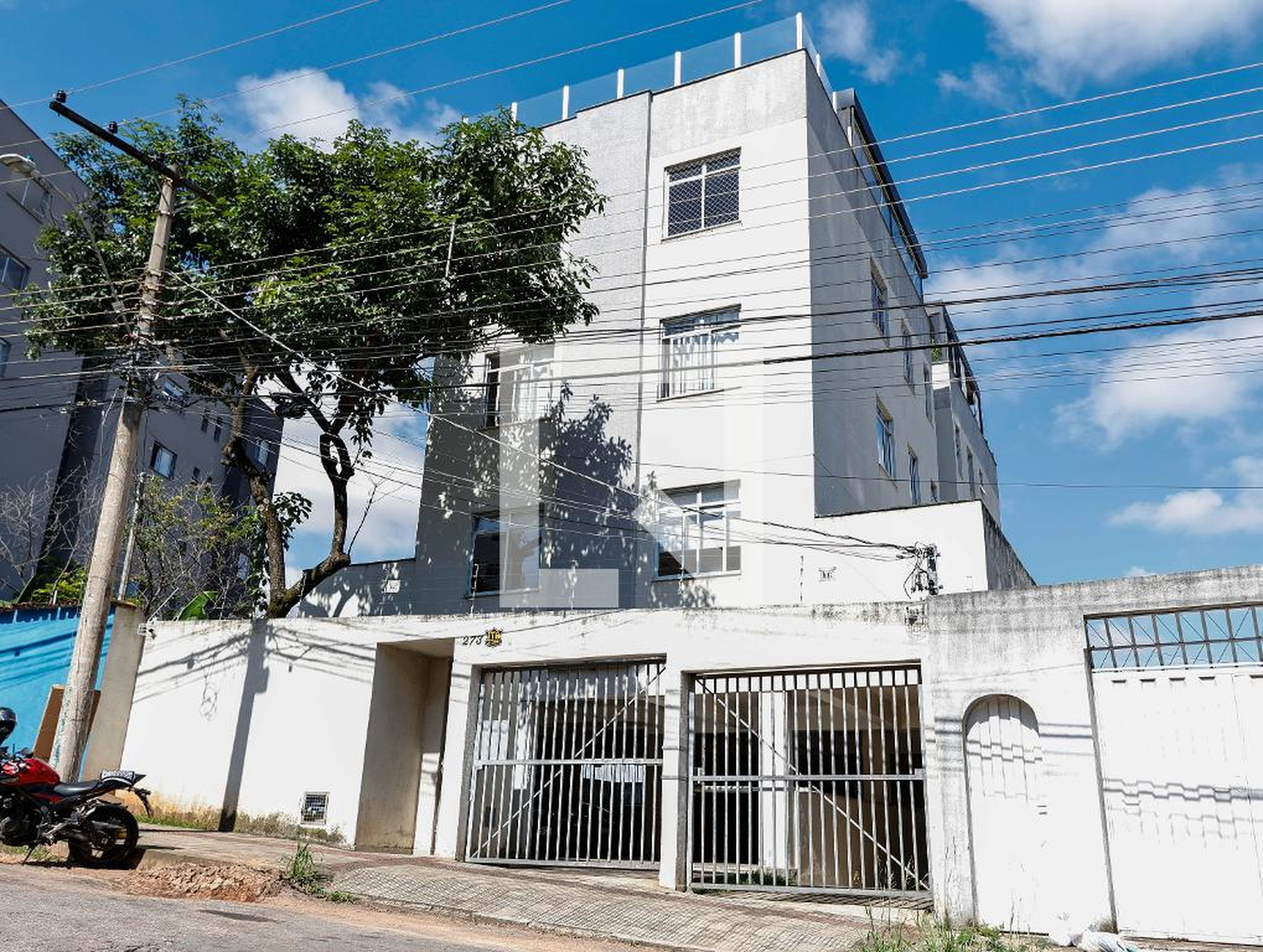 Fachada Condomínio em Rua Lírio Montanhês, 273