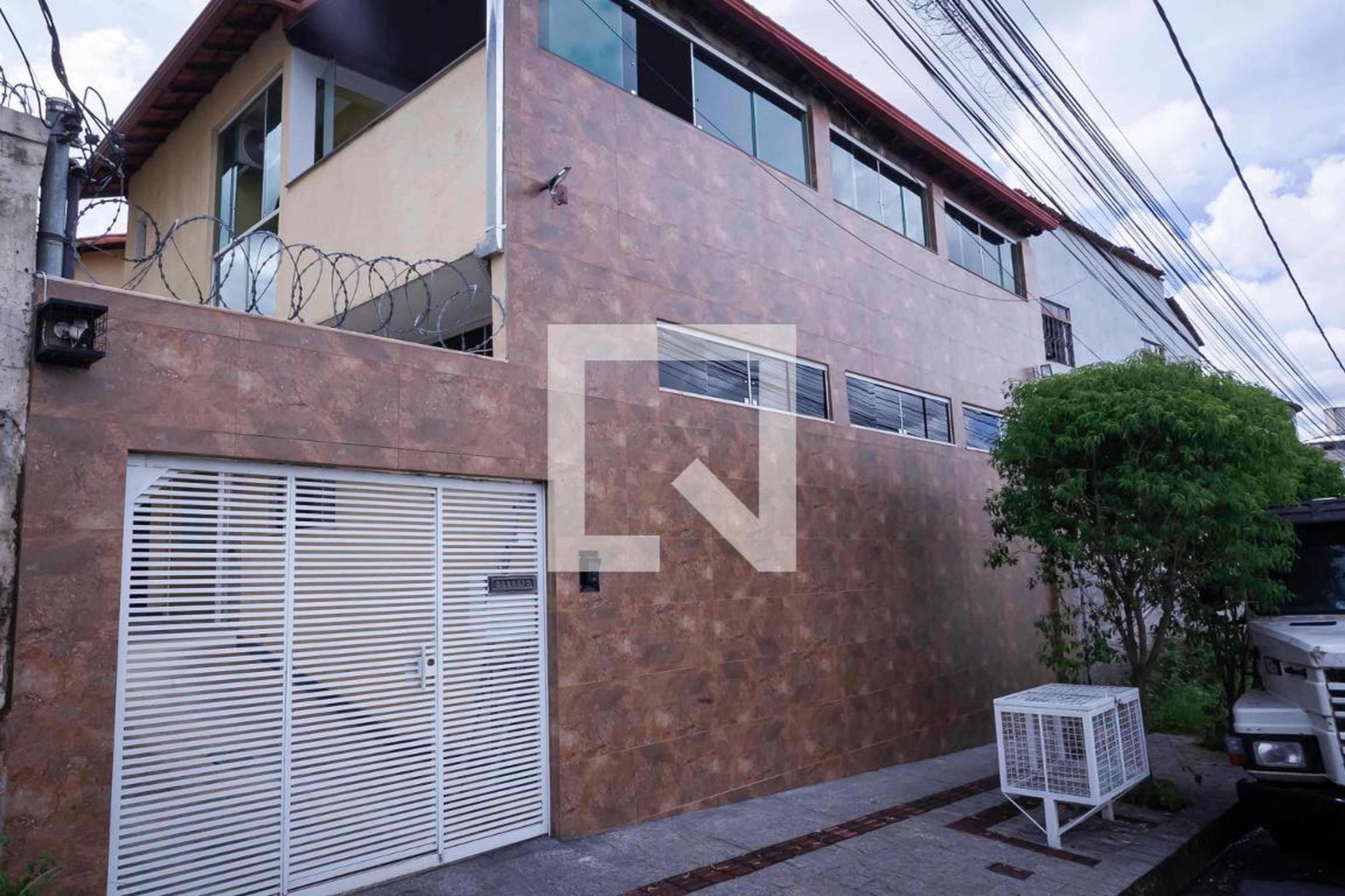 Fachada do condomínio Condomínio em Rua Pedra da Luz, 114