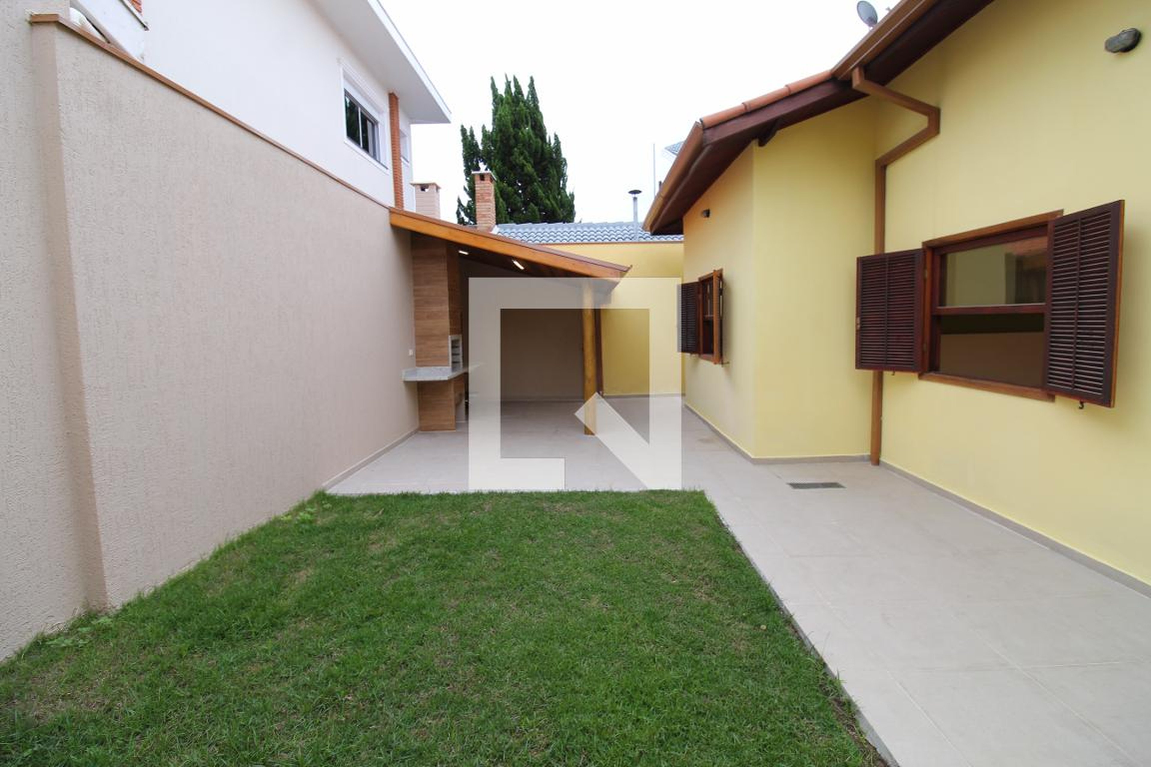 Área Externa Condomínio em Rua Máximo Brogliato, 297