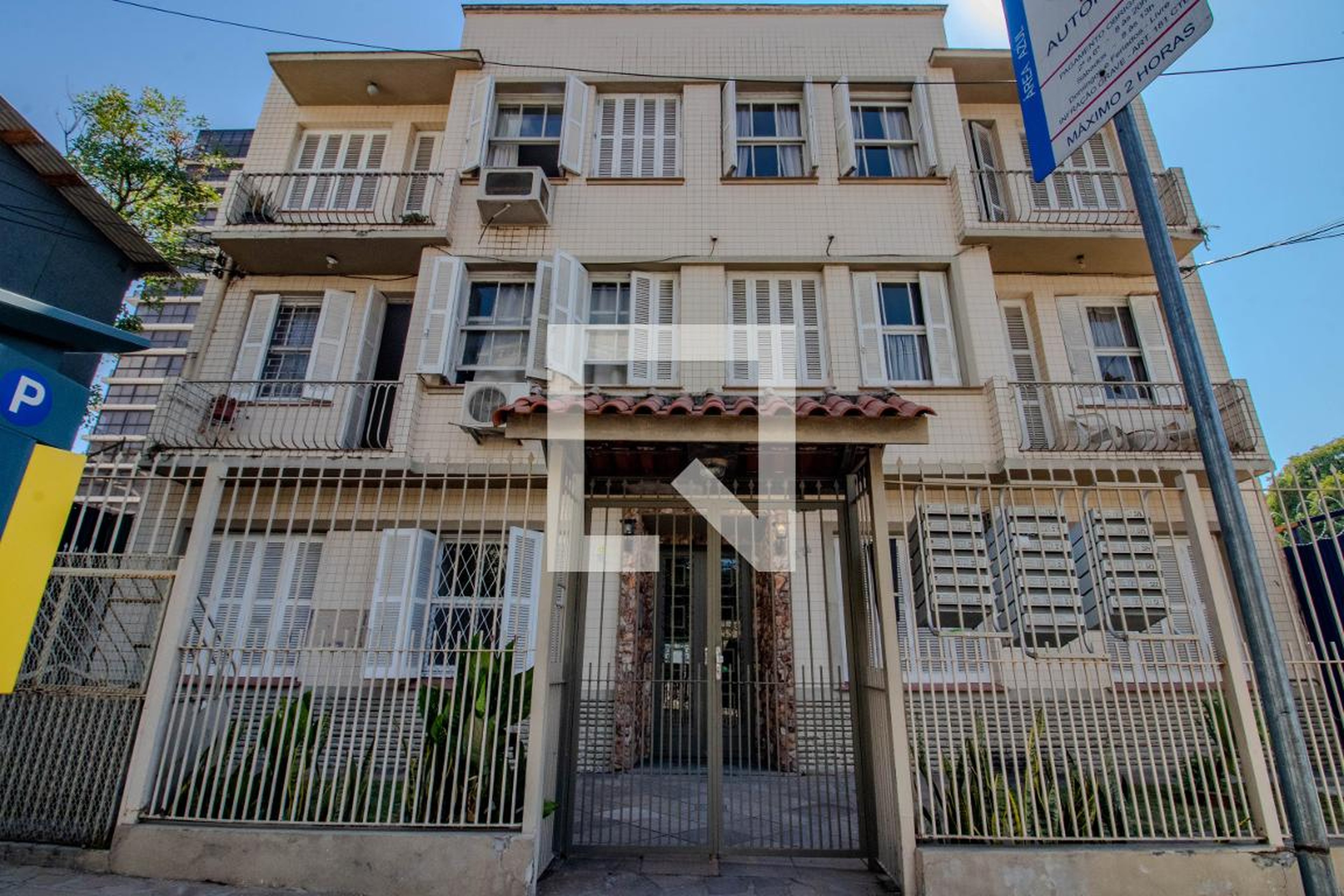 Fachada Condomínio em Rua Coronel Bordini, 275