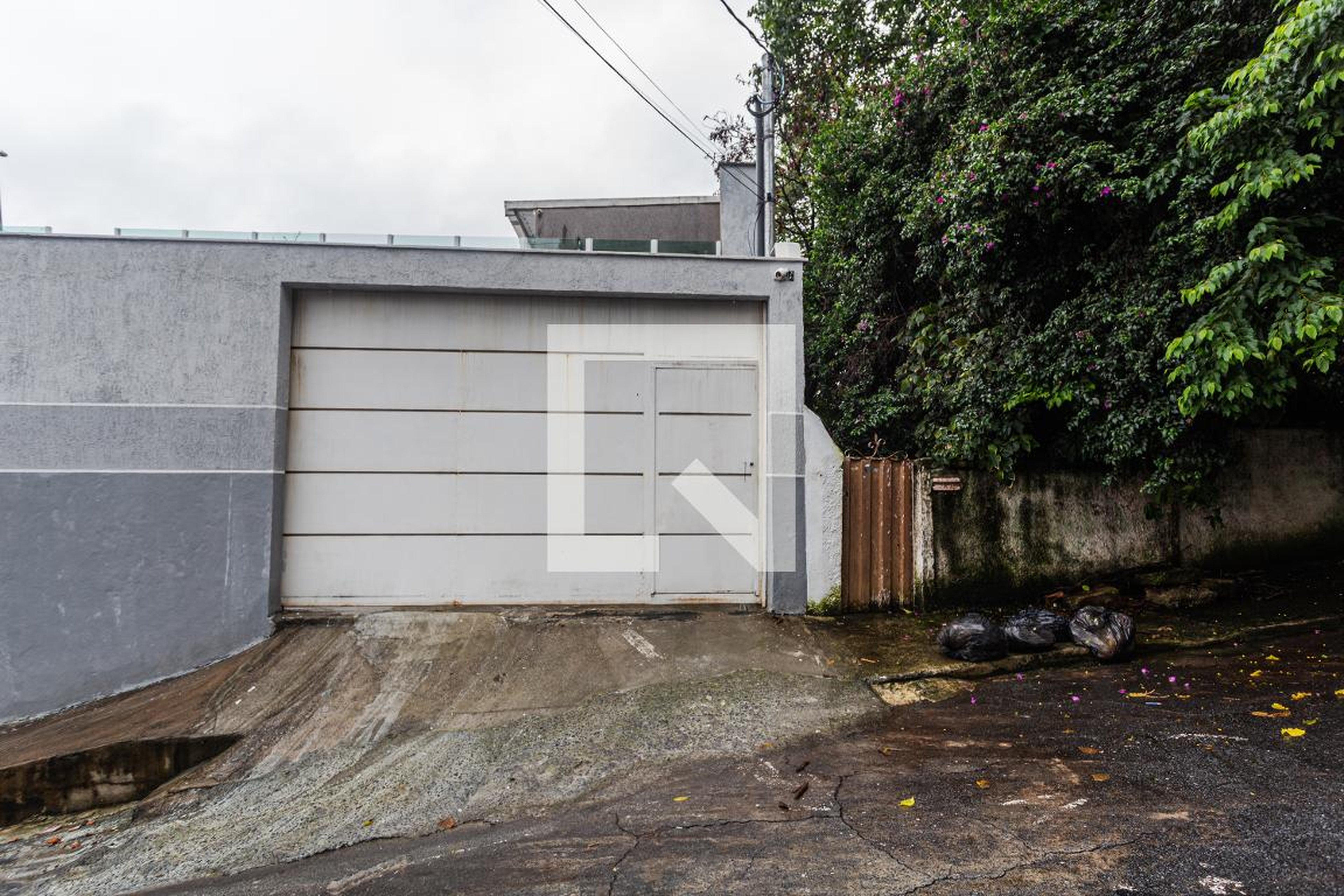 Fachada Condomínio em Rua Padre Correa de Almeida, 253