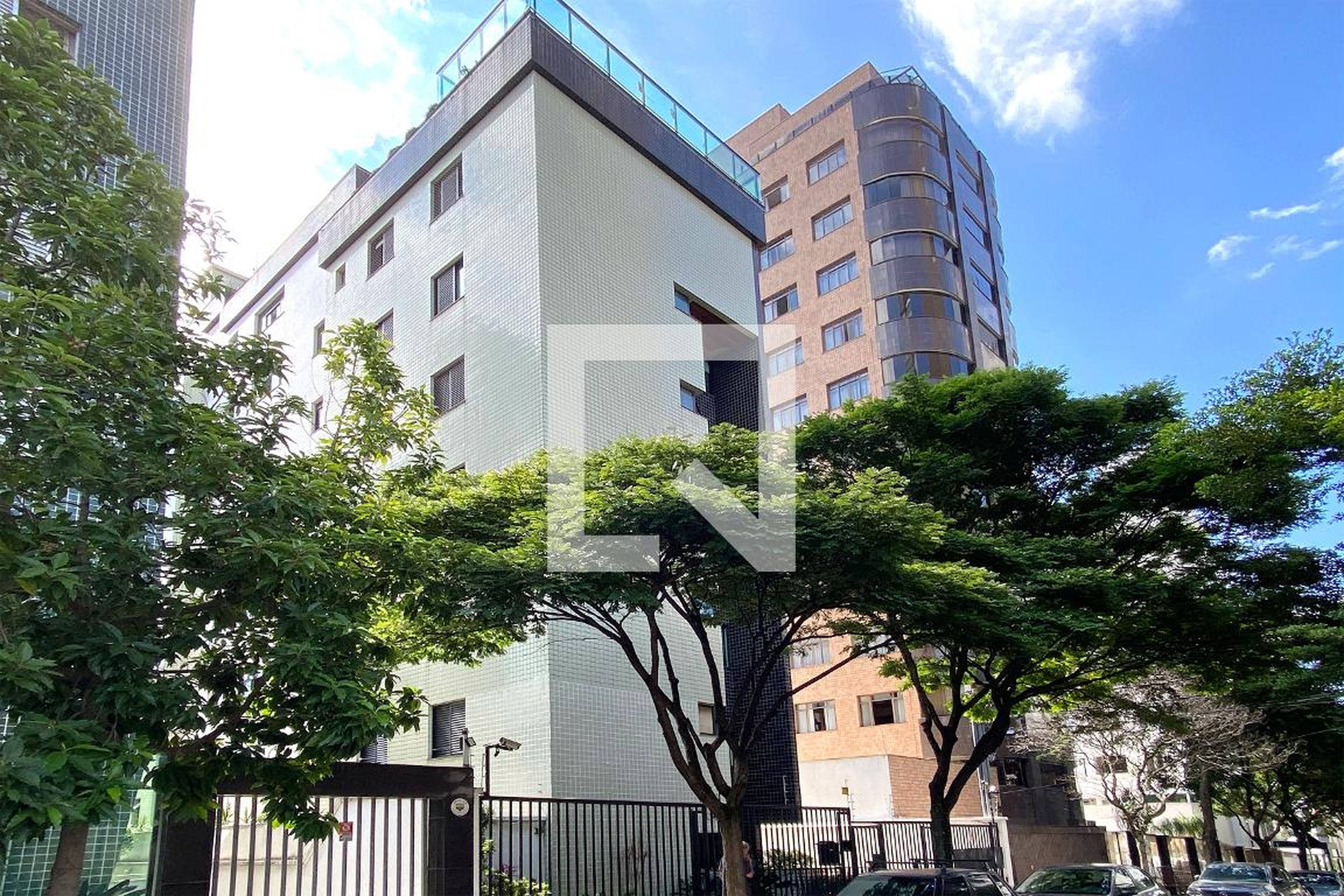 Fachada Condomínio em Rua Fidelis Martins, 85