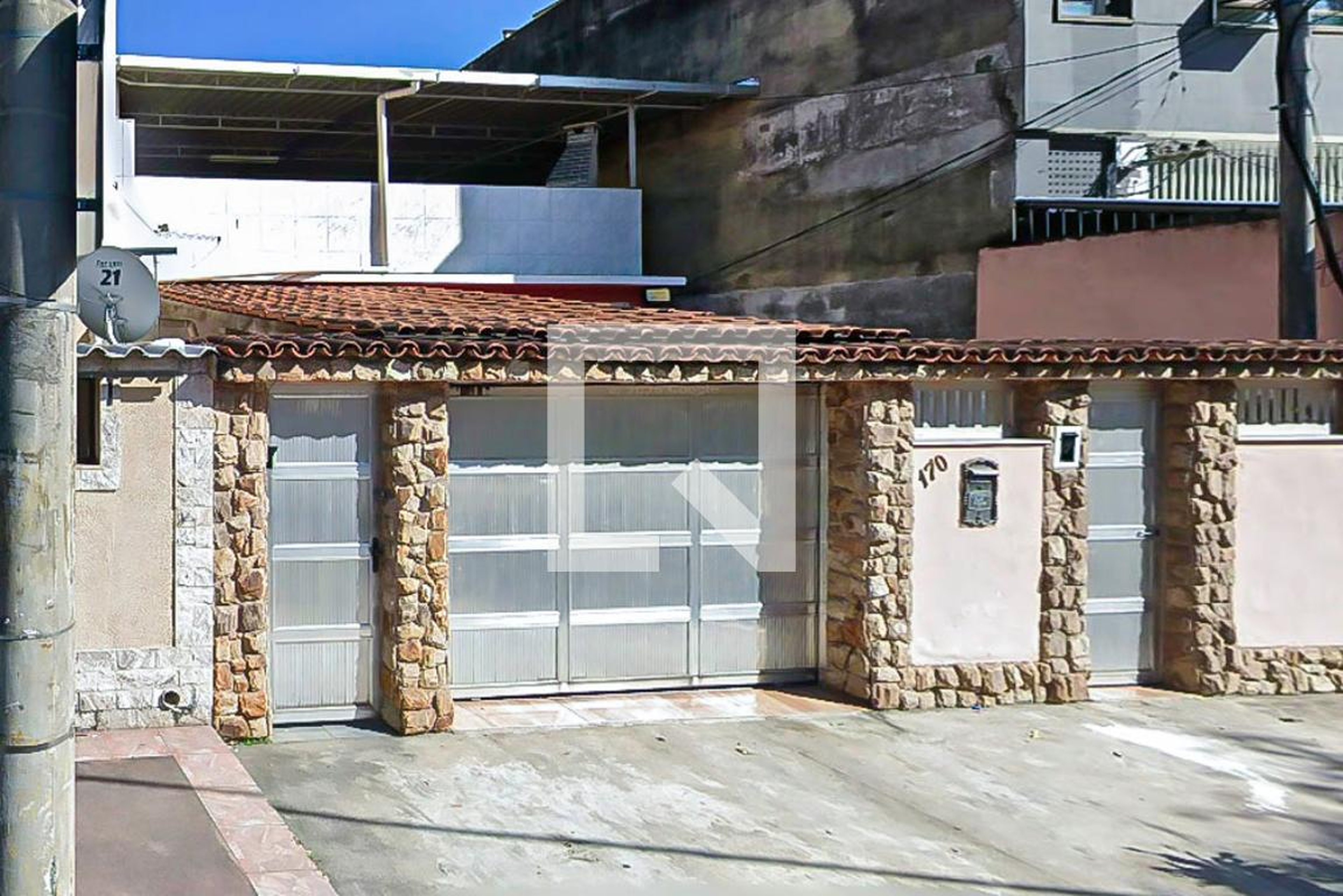 Fachada Condomínio em Rua Custódia, 170