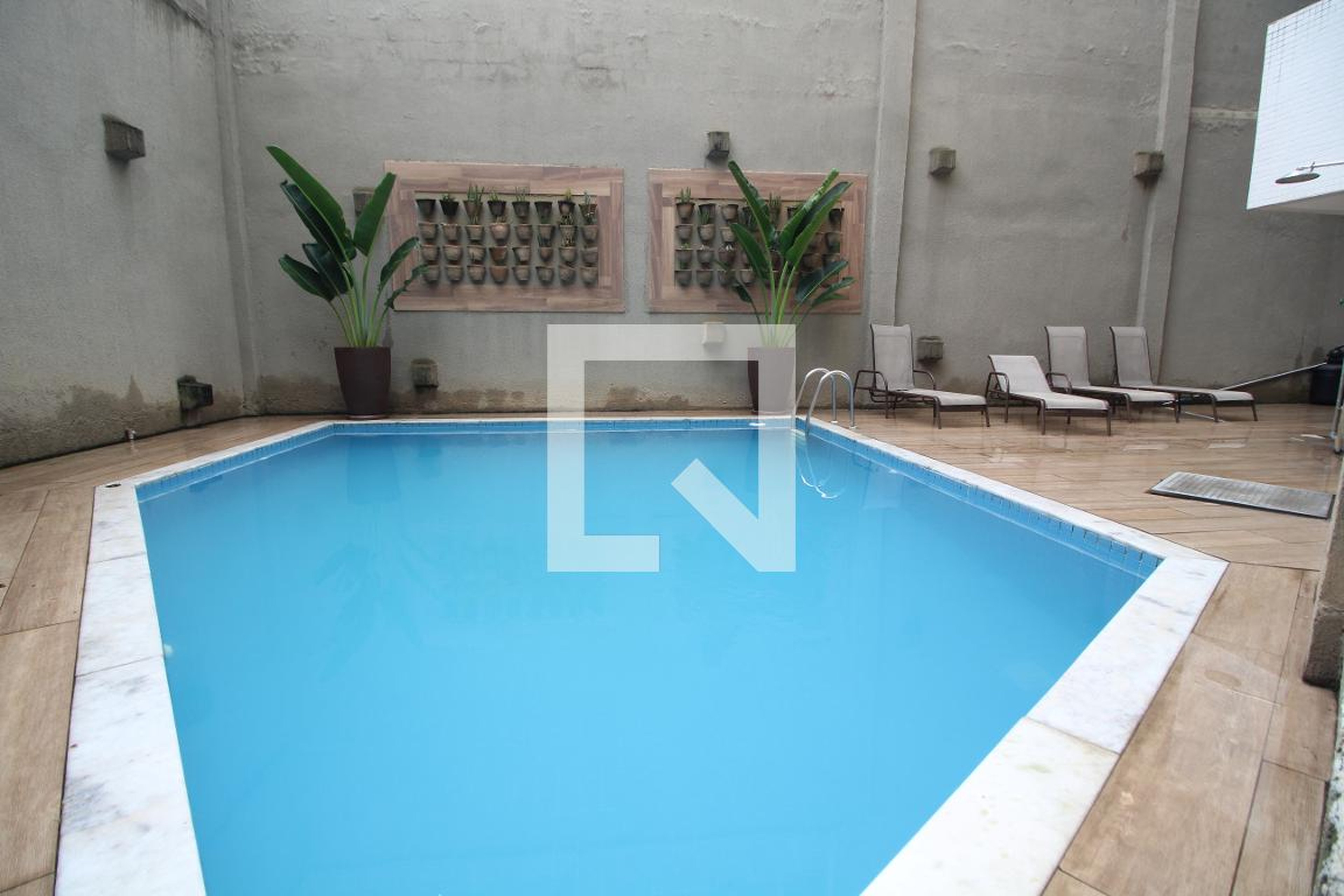 Piscina - Elegance Freguesia