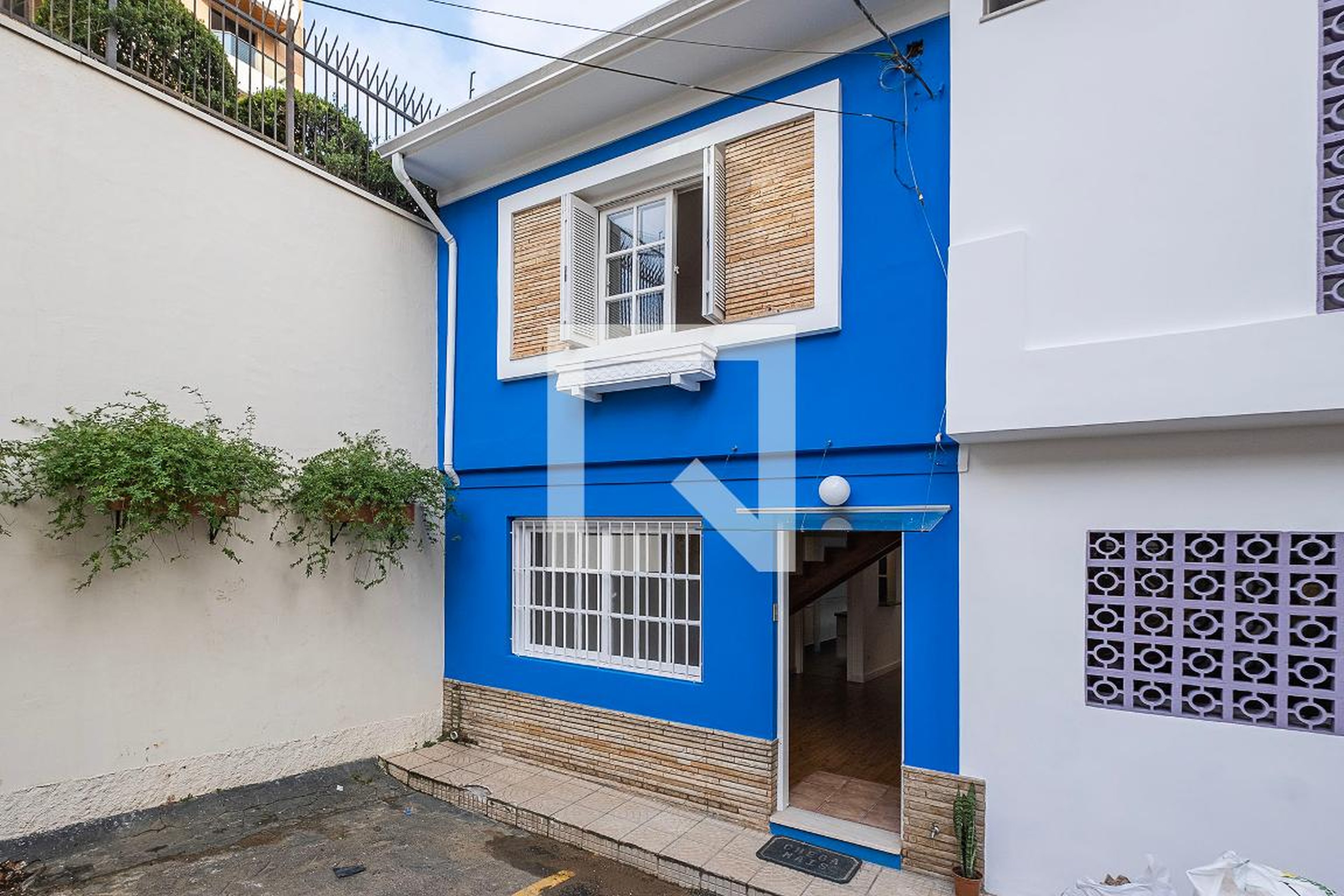 Fachada Condomínio em Rua Apiacás, 950