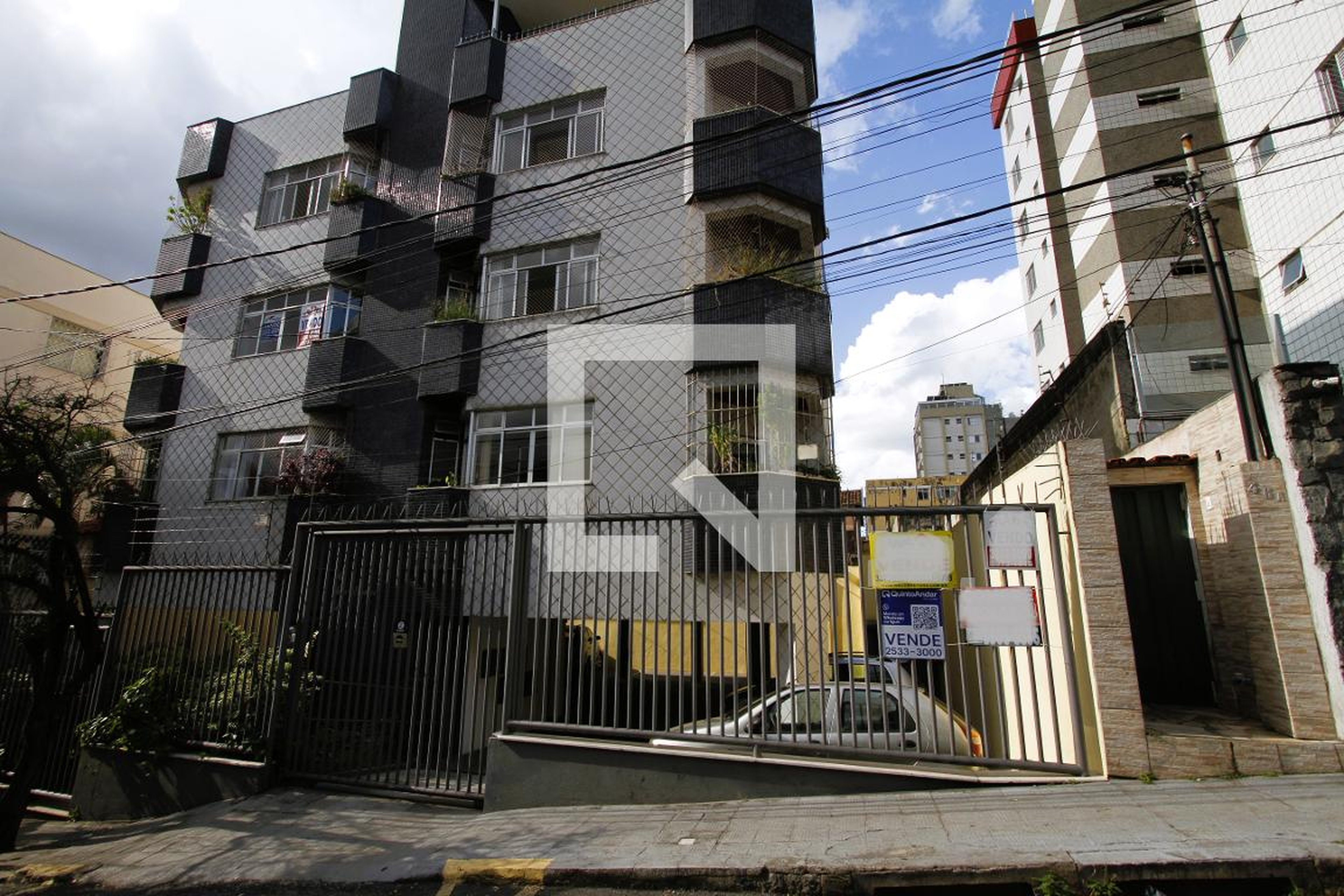 Fachada do Prédio Condomínio em Rua Rio Claro, 46