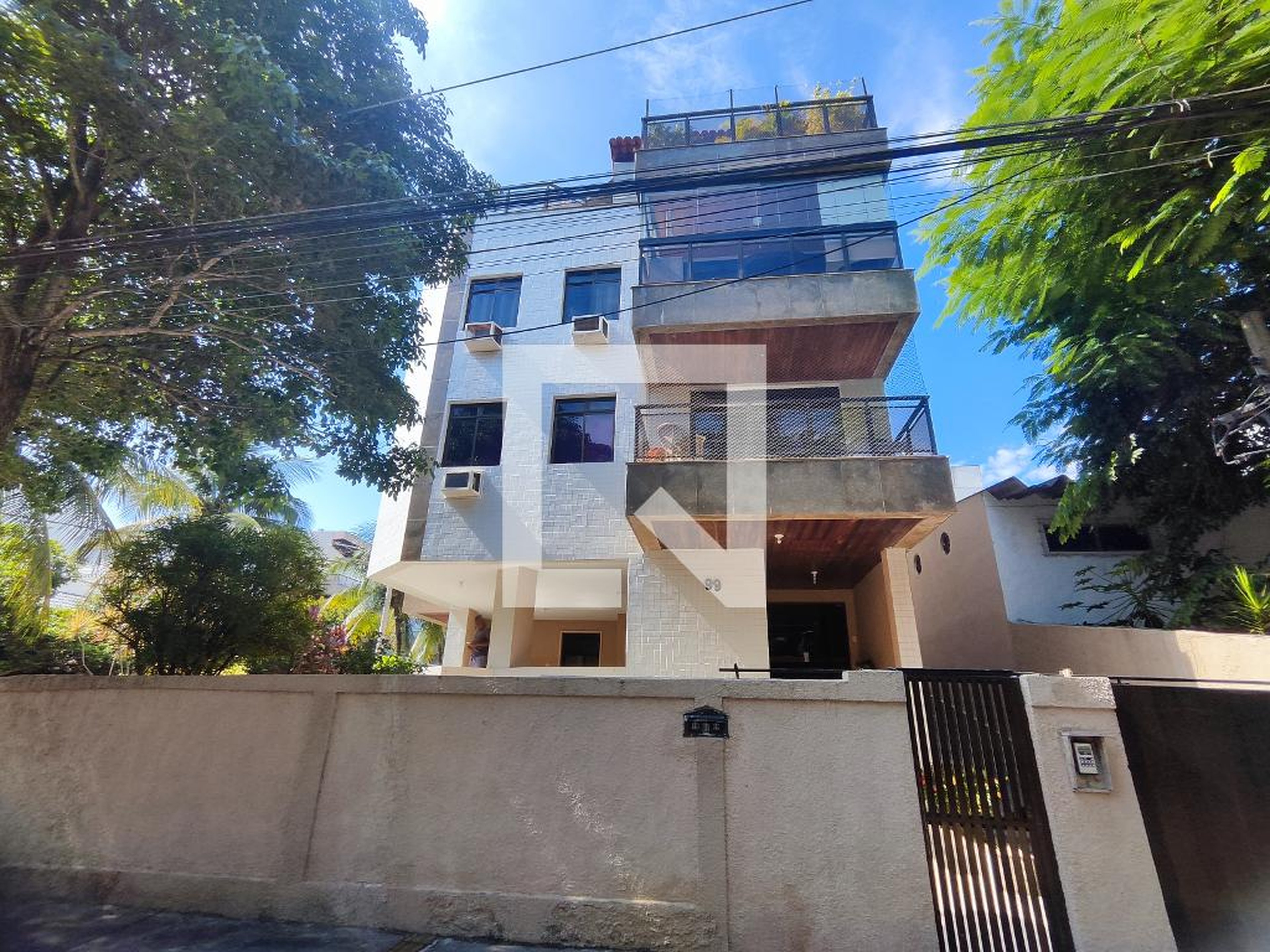 Fachada Condomínio em Rua Hugo Panasco Alvim, 99