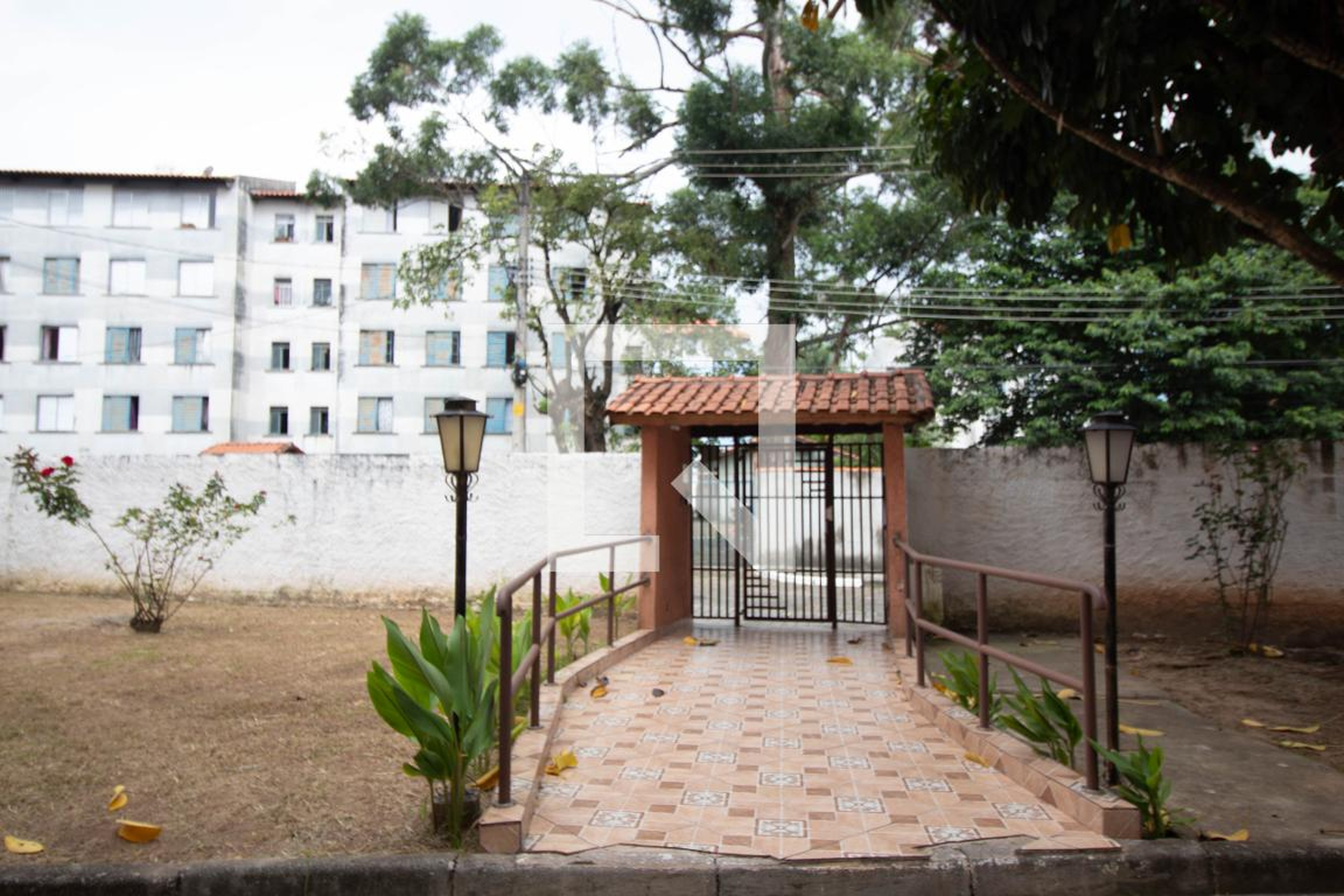 Entrada Social Condomínio em Avenida 3, 60