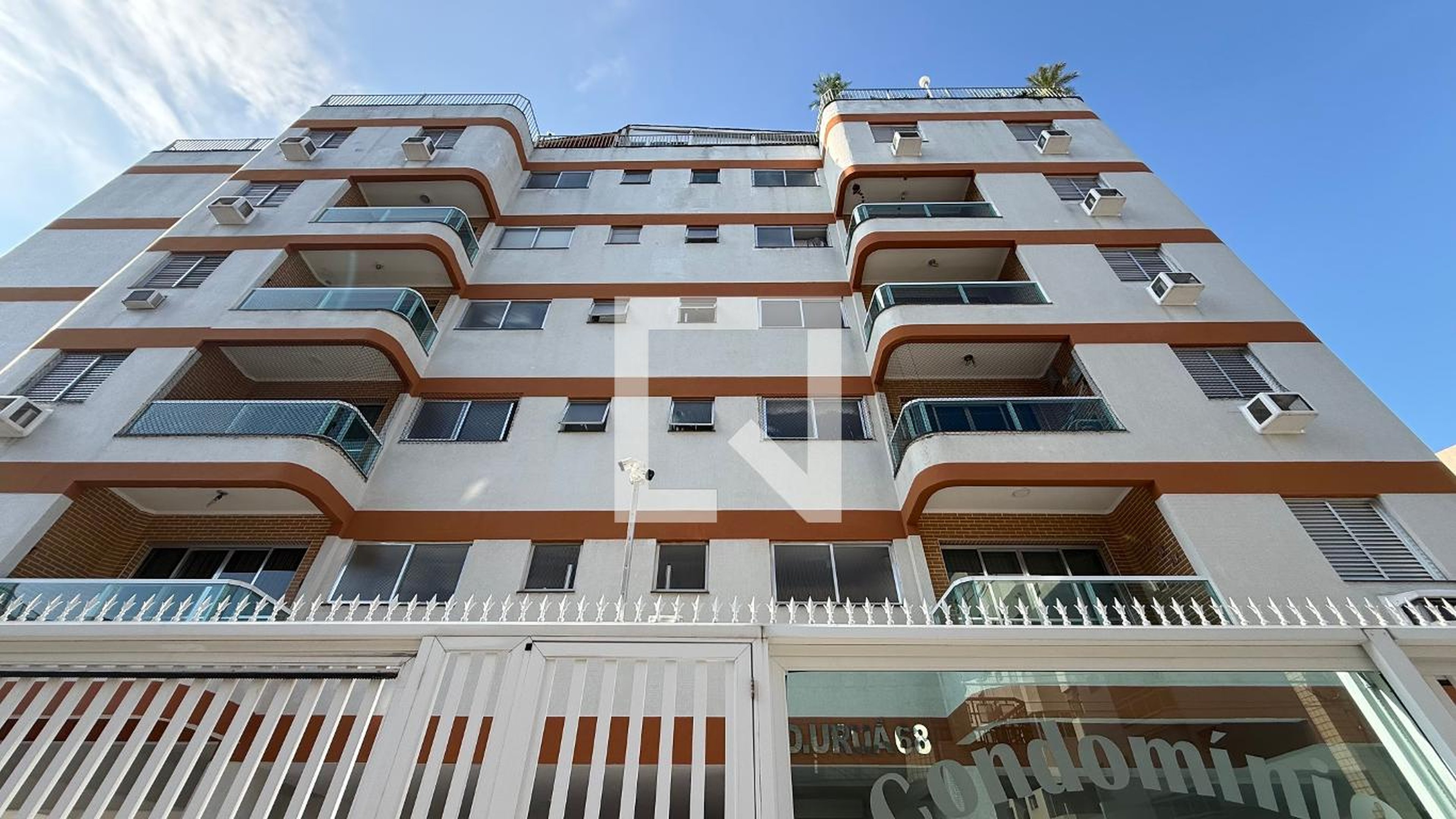 Fachada Condomínio em Rua Alberto Quatrini Bianchi, 68