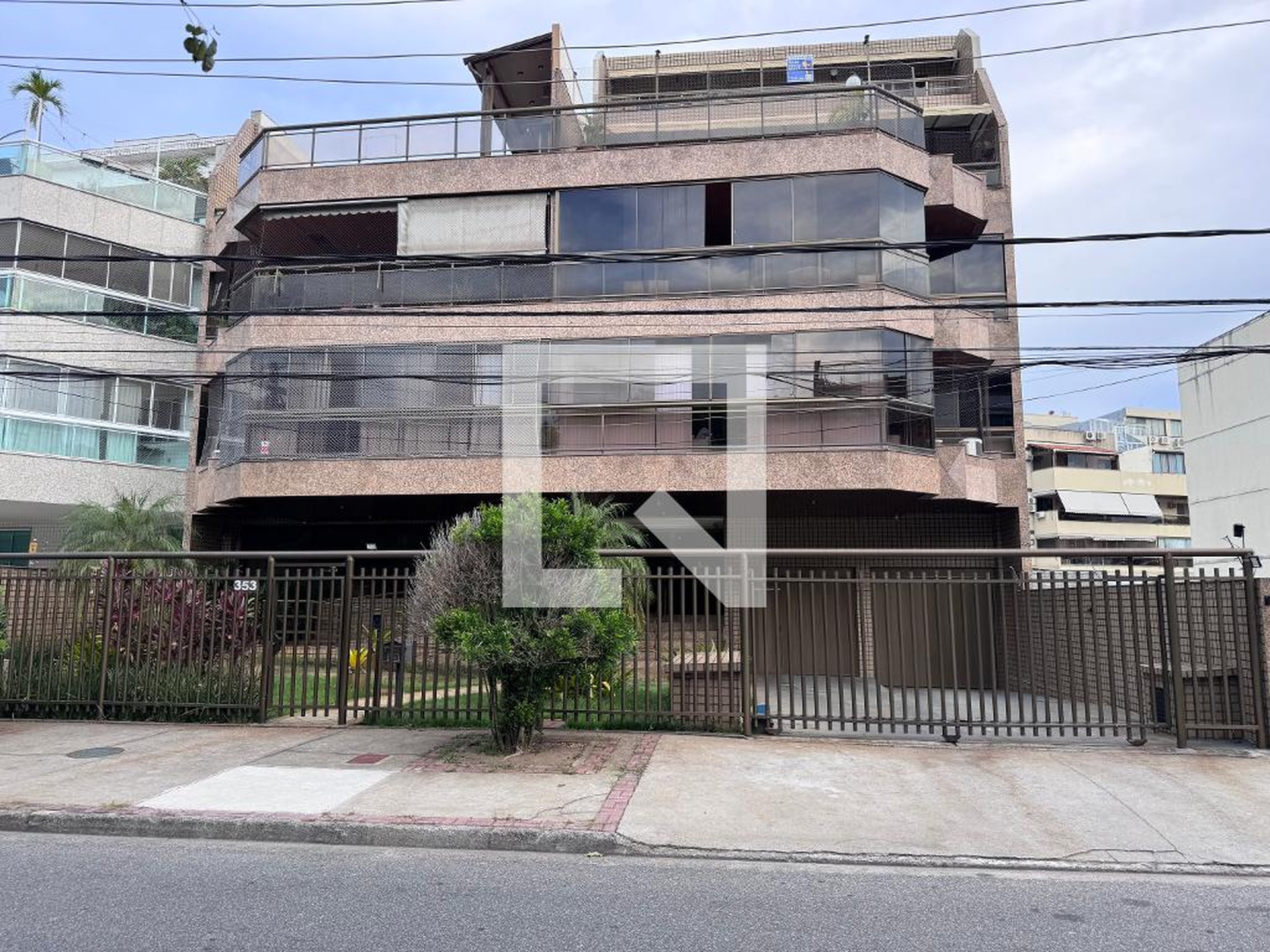 Fachada Condomínio em Rua Luiz Paulistano, 353