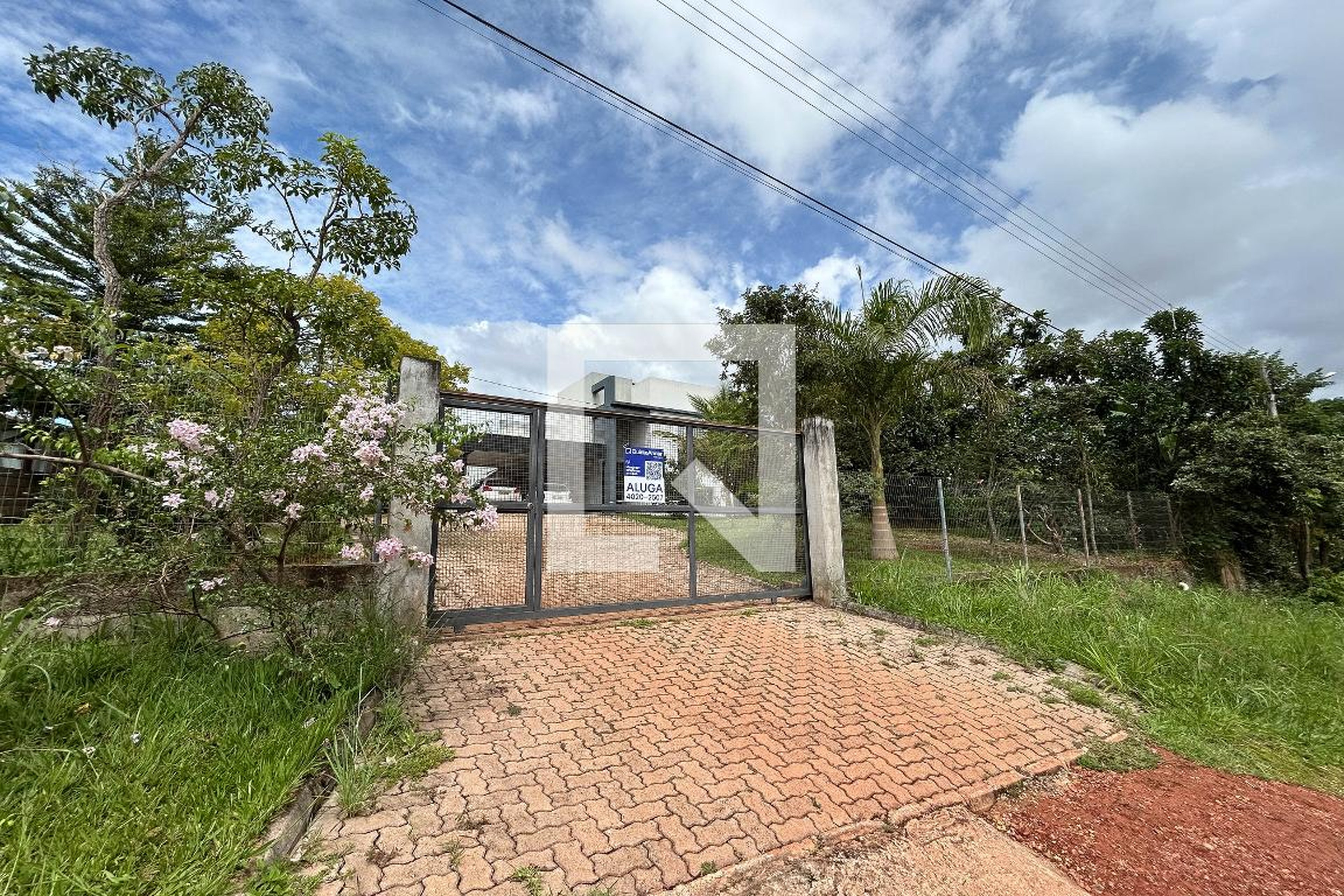 Fachada Condomínio em Condominio Solar da Serra, 12