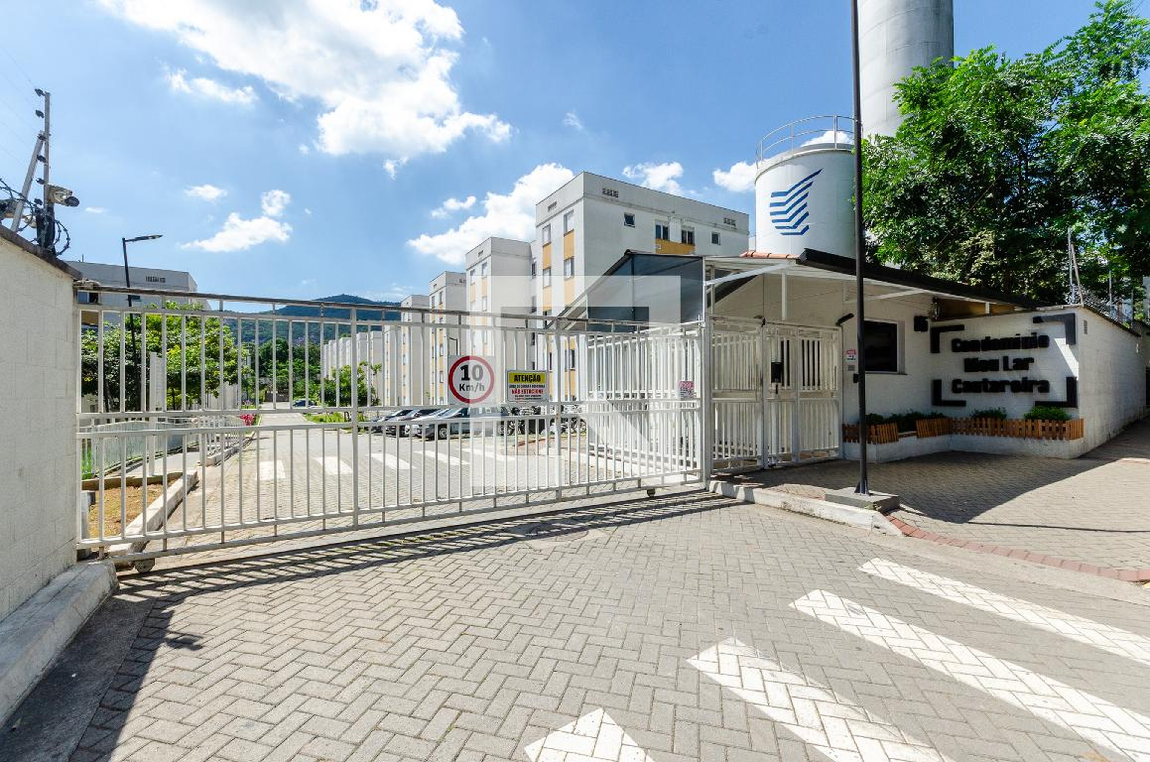 Fachada Condomínio em Avenida Doutor José Maniero, 85