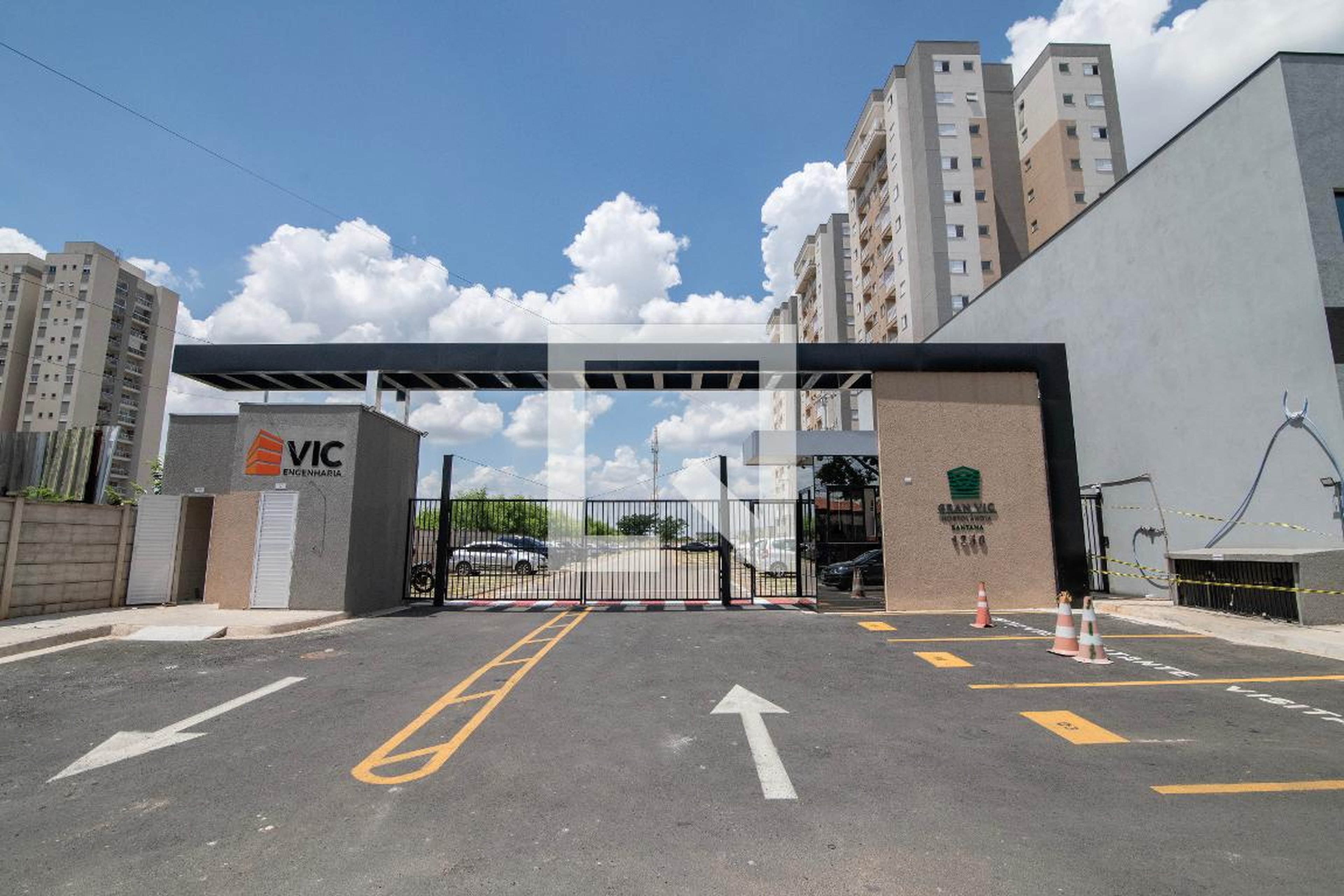 Fachada do Condomínio Condomínio Gran VIC Santana