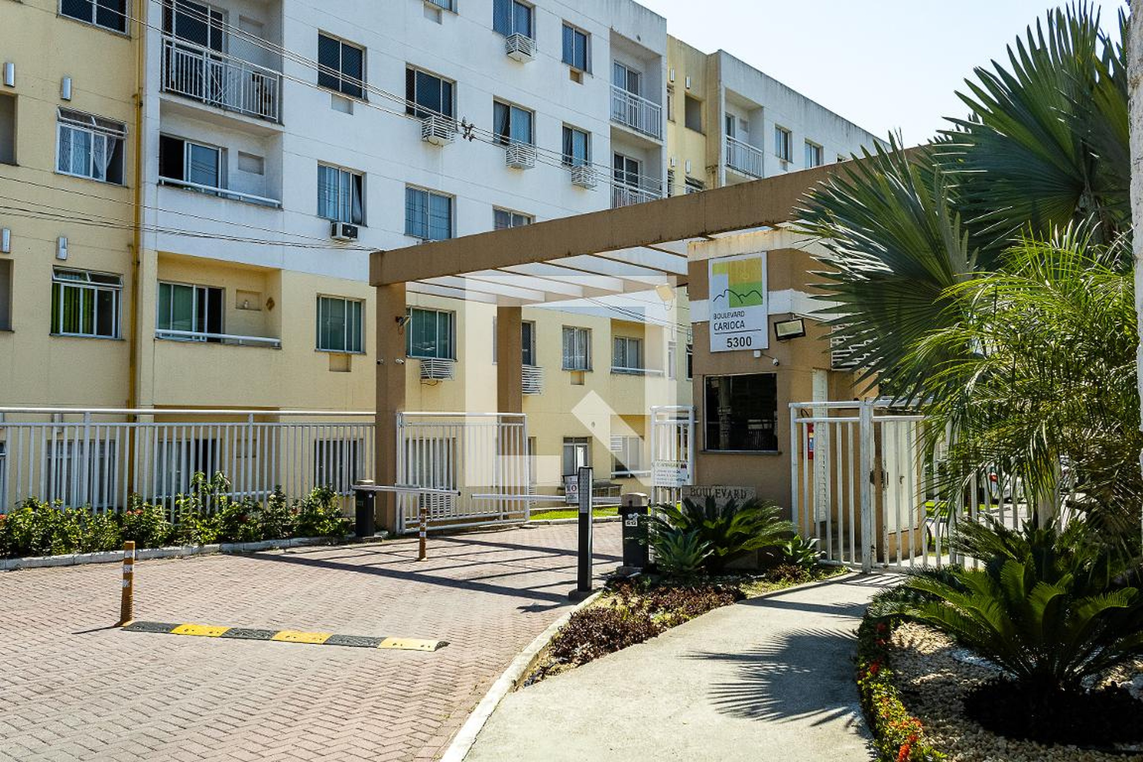 Fachada do condomínio Condomínio em Avenida Cesário de Melo, 1