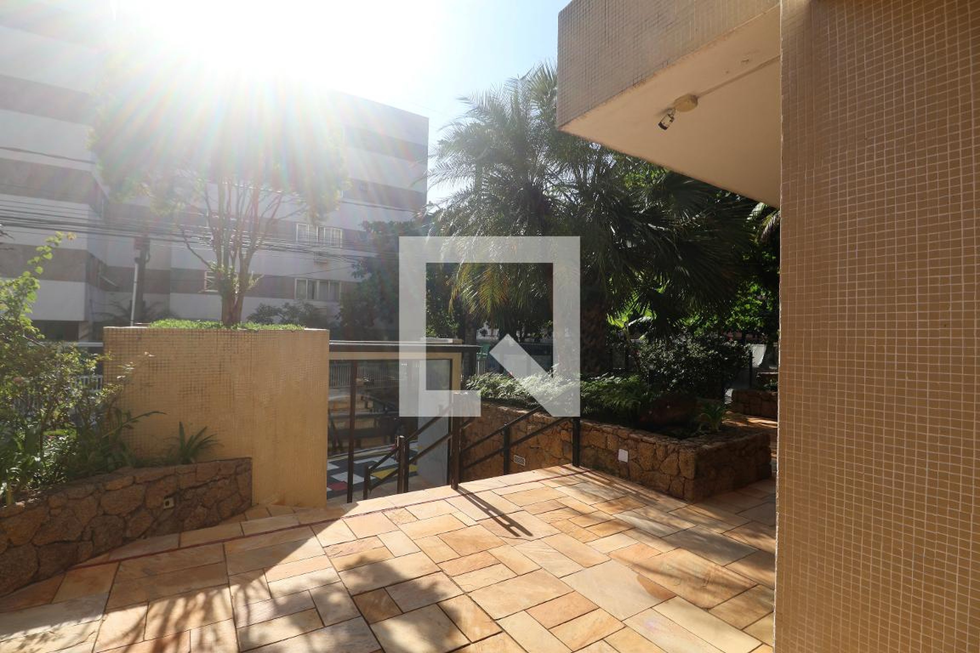 Fachada Condomínio em Rua Dona Vitória Yunes Stefano, 473