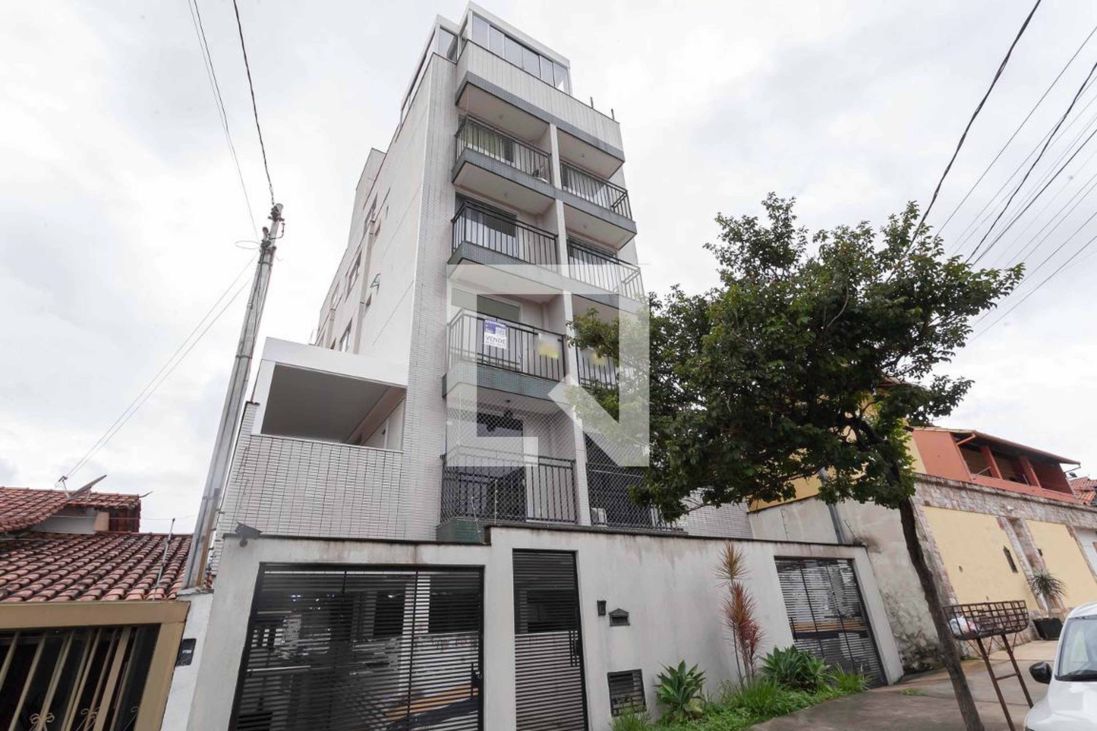 Fachada Condomínio em Rua Latania, 132