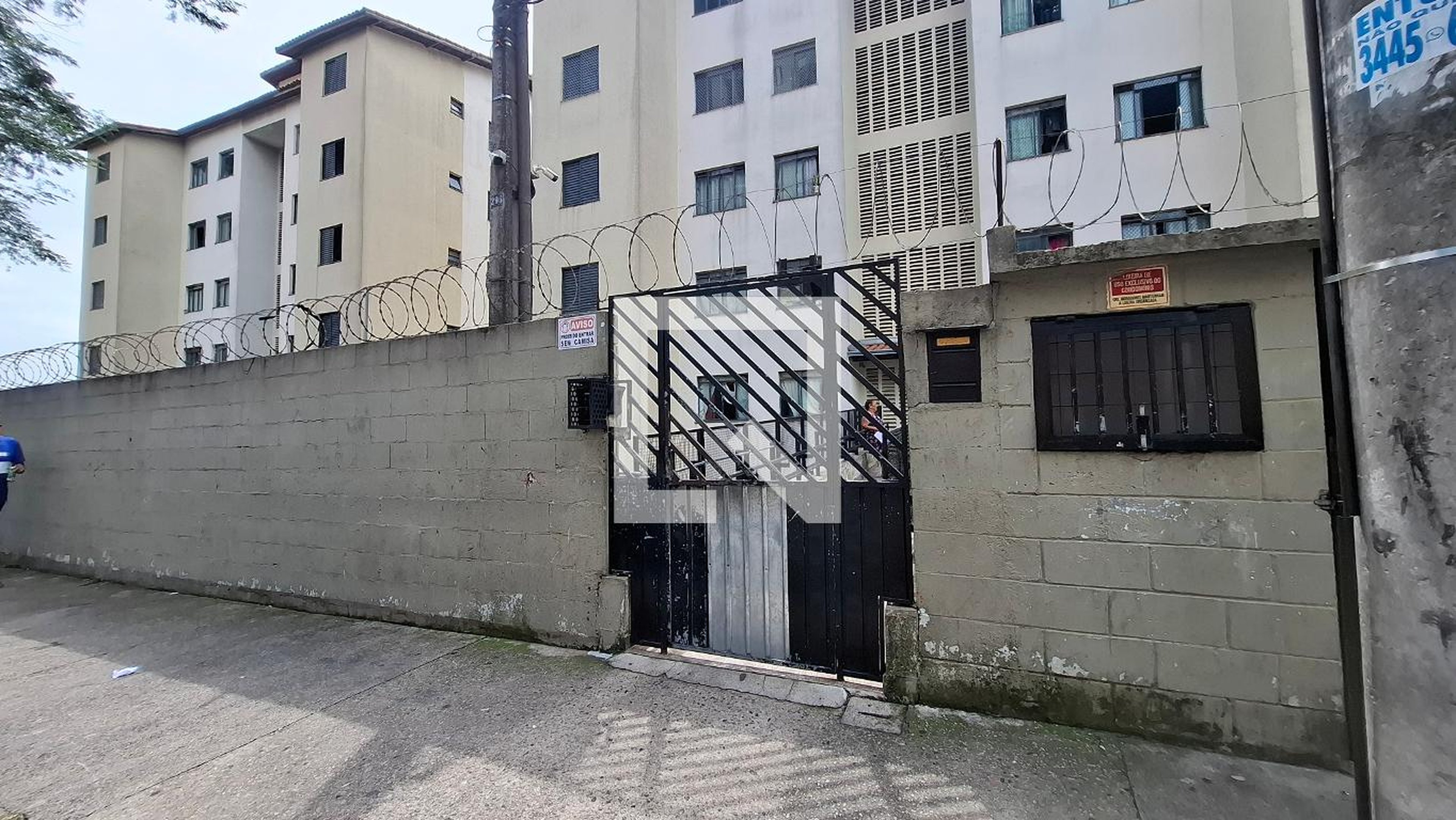 Fachada Condomínio em Rua Milton Santos, 295