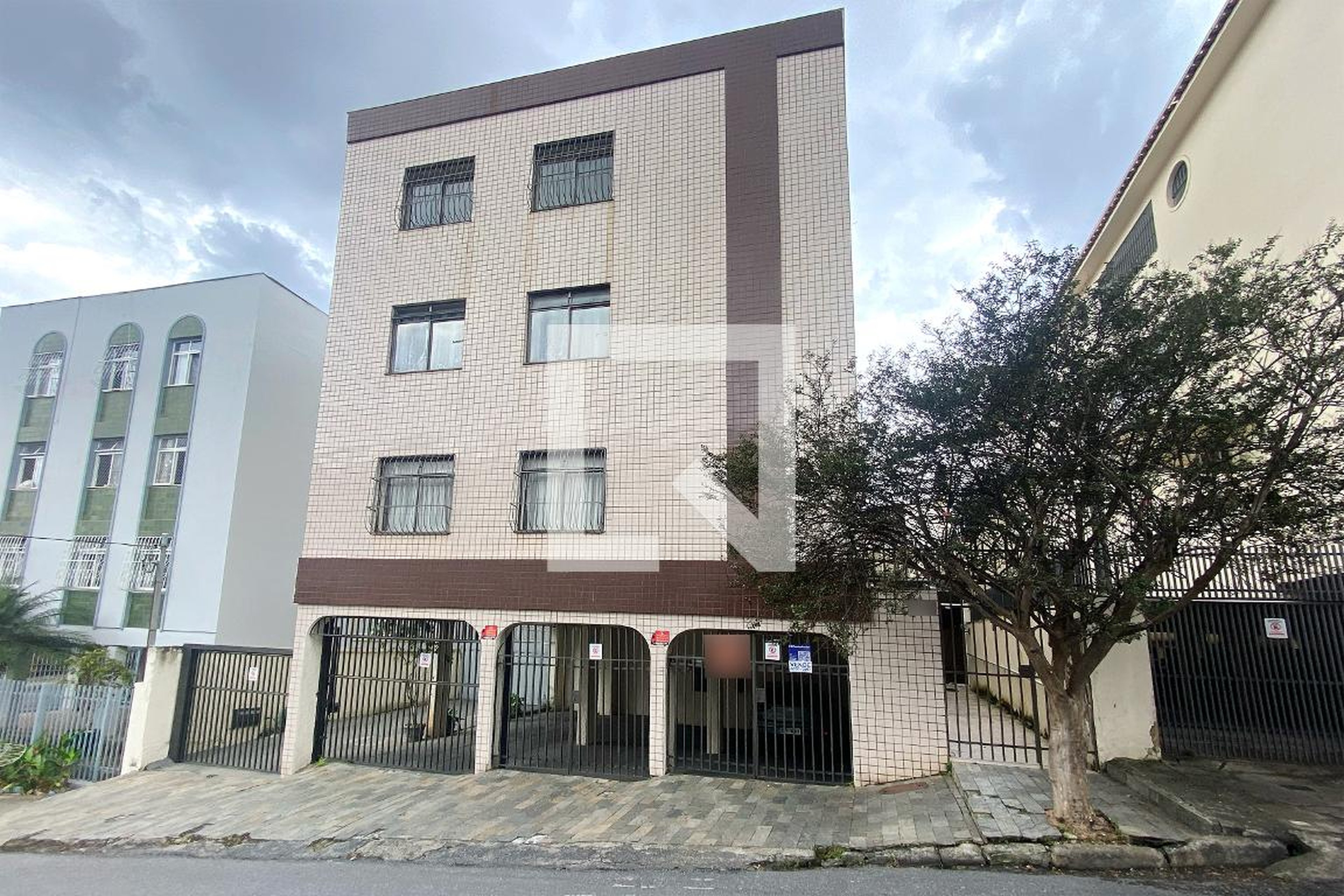 Fachada Condomínio em Rua Carvalhais de Paiva, 182