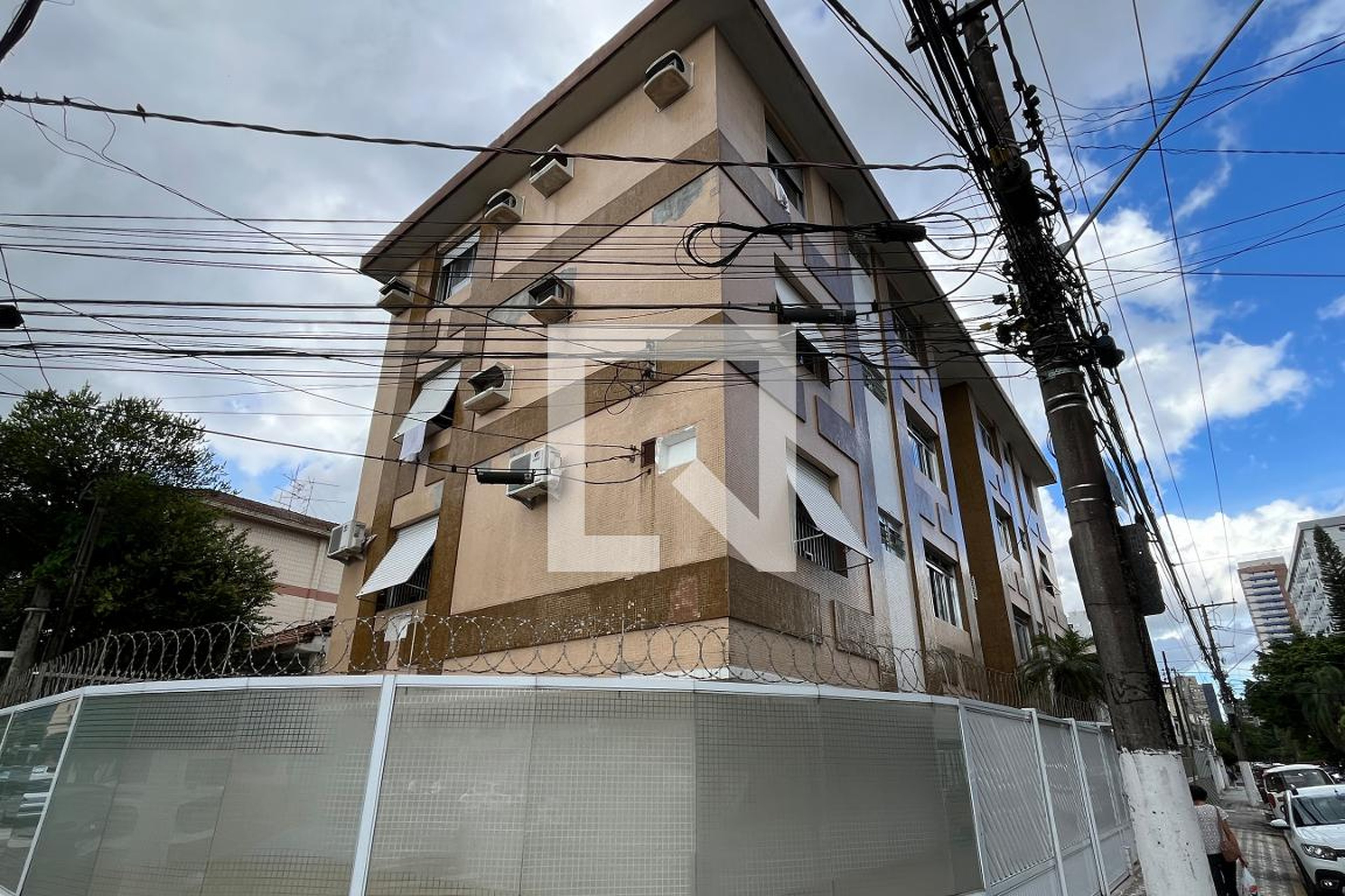 Fachada Condomínio em Rua Augusto Paulino, 86