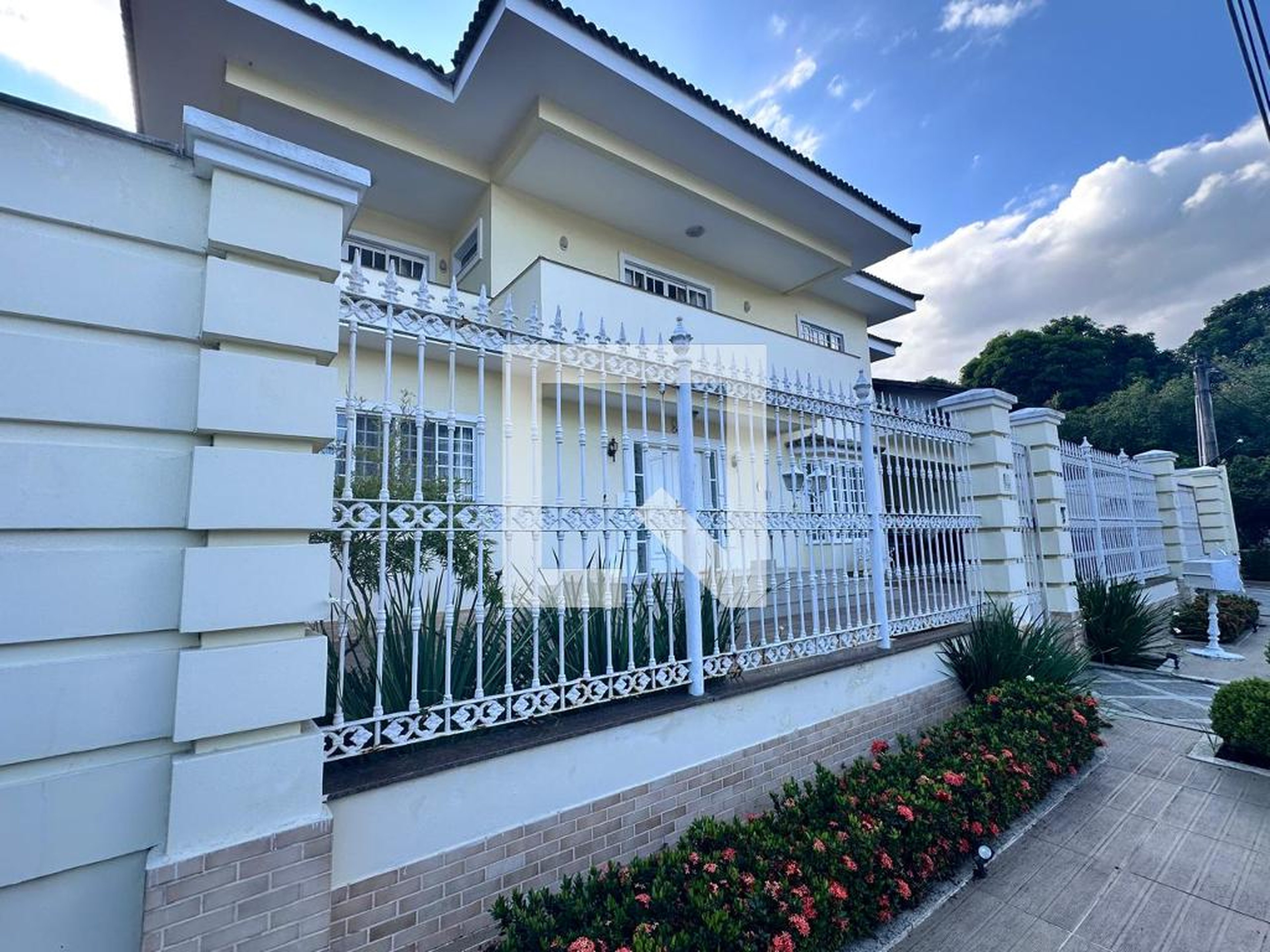 Fachada Condomínio em Rua Geraldo Martins Ourivio, 40