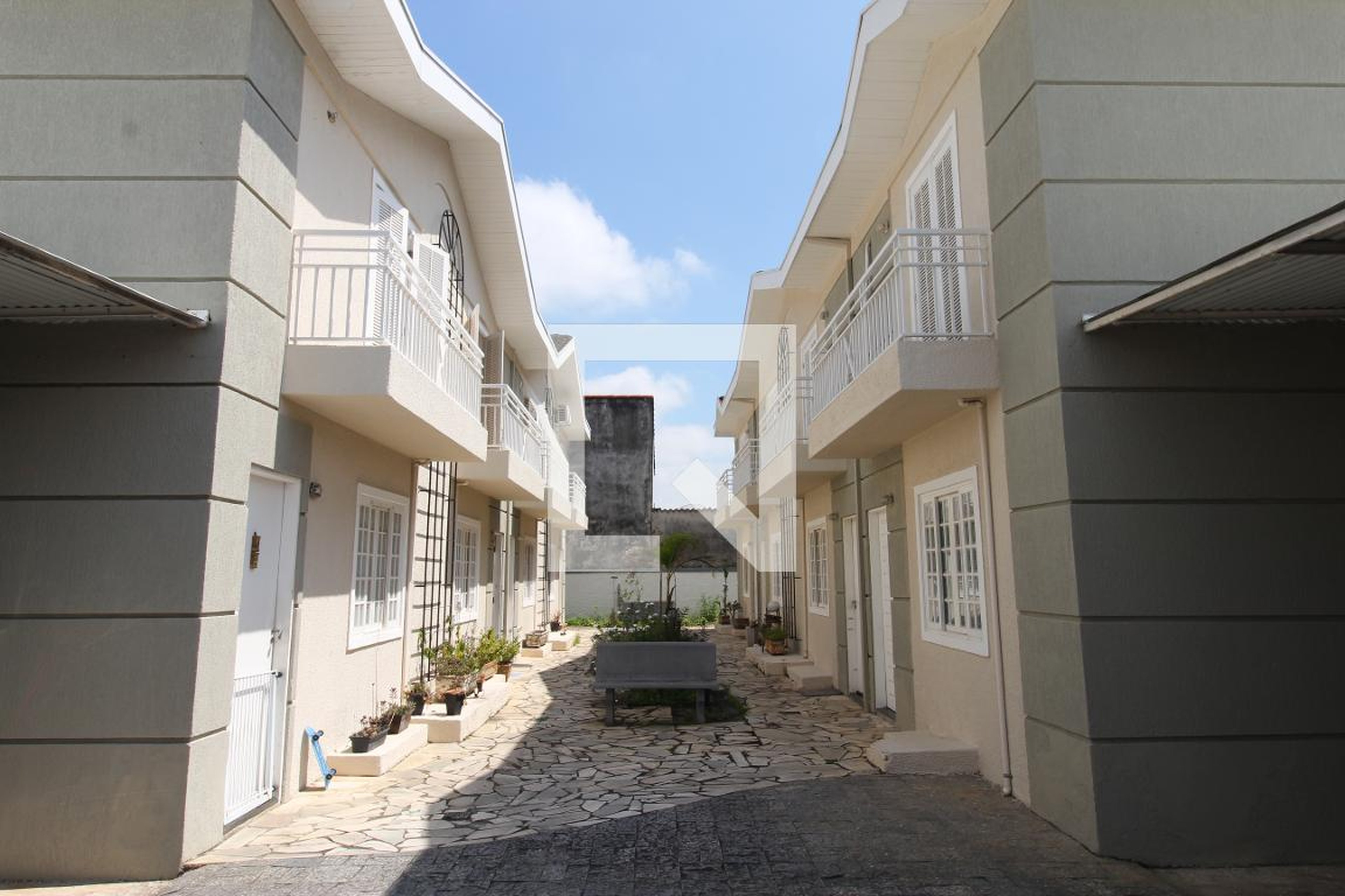 Fachada Condomínio em Rua Agostinho Benedetti, 423