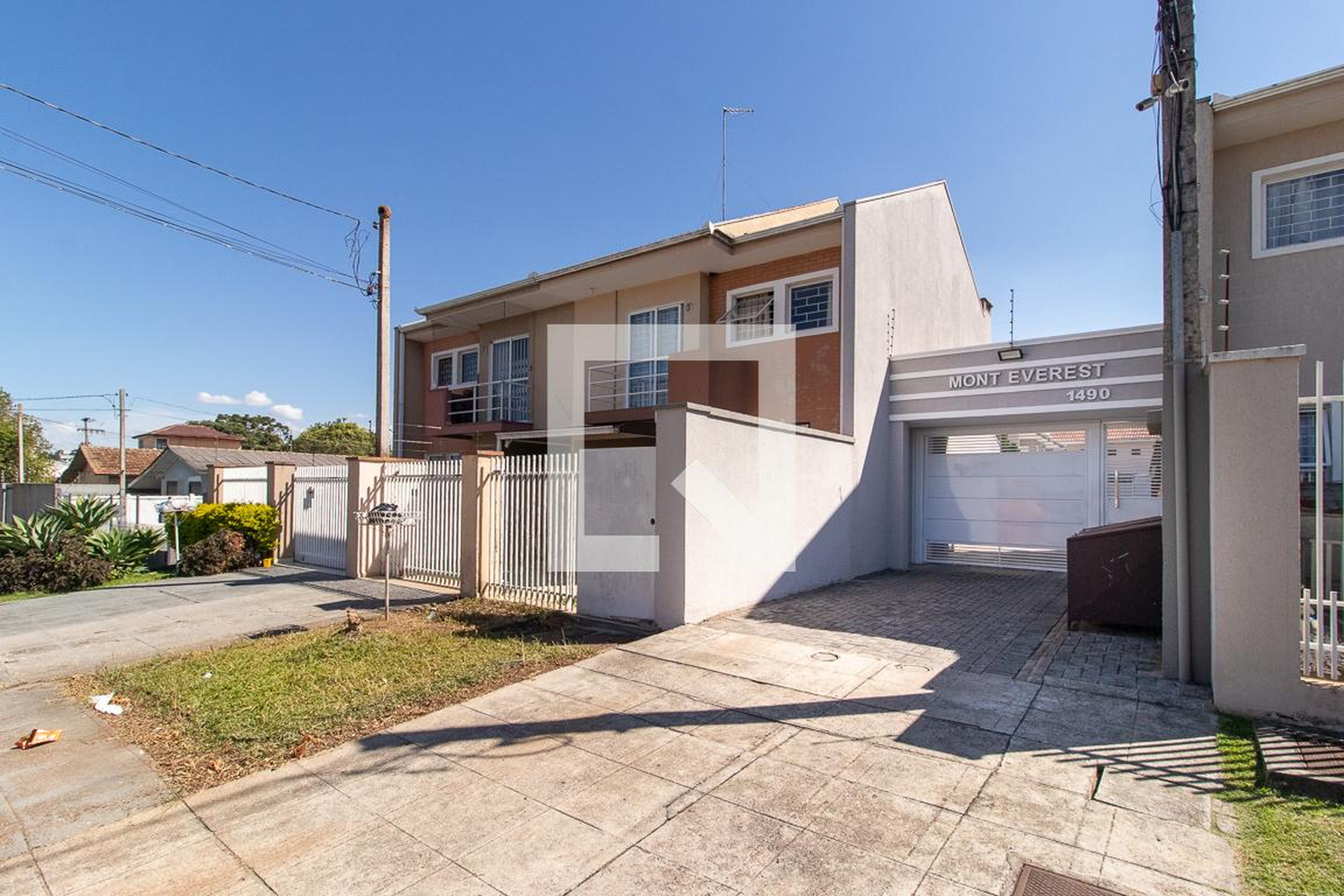 Fachada do Condomínio Condomínio em Rua Major Theolindo Ferreira Ribas, 1940