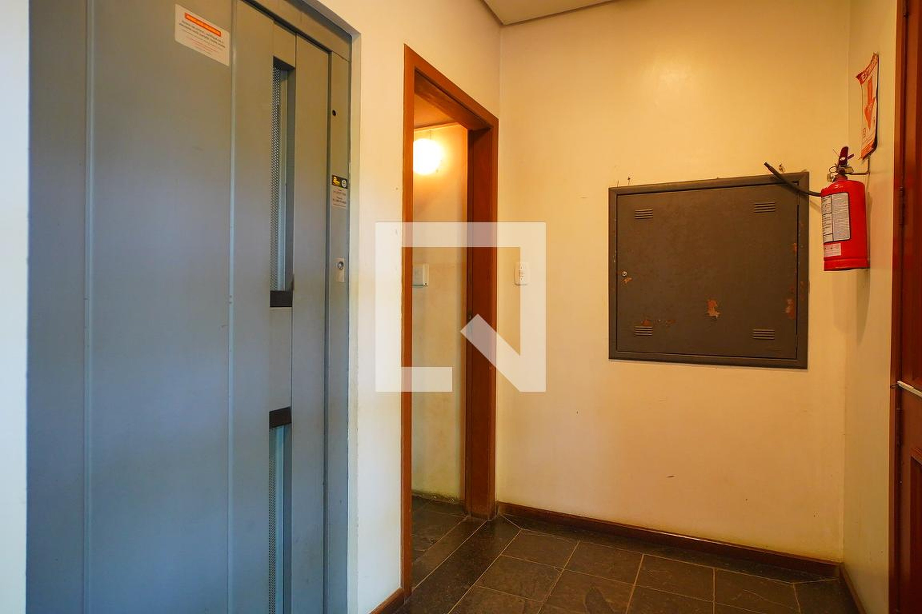 Hall de entrada Condomínio em Avenida Taquara, 639