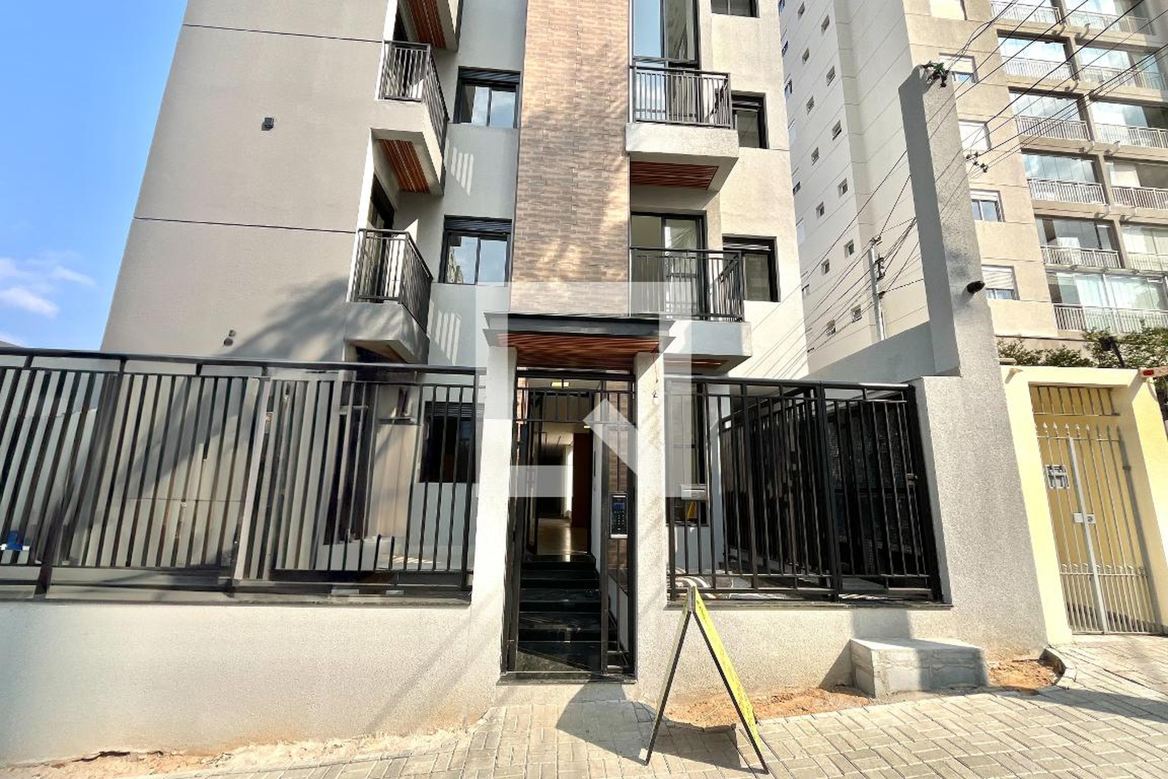 Fachada Condomínio em Rua General Chagas Santos, 524