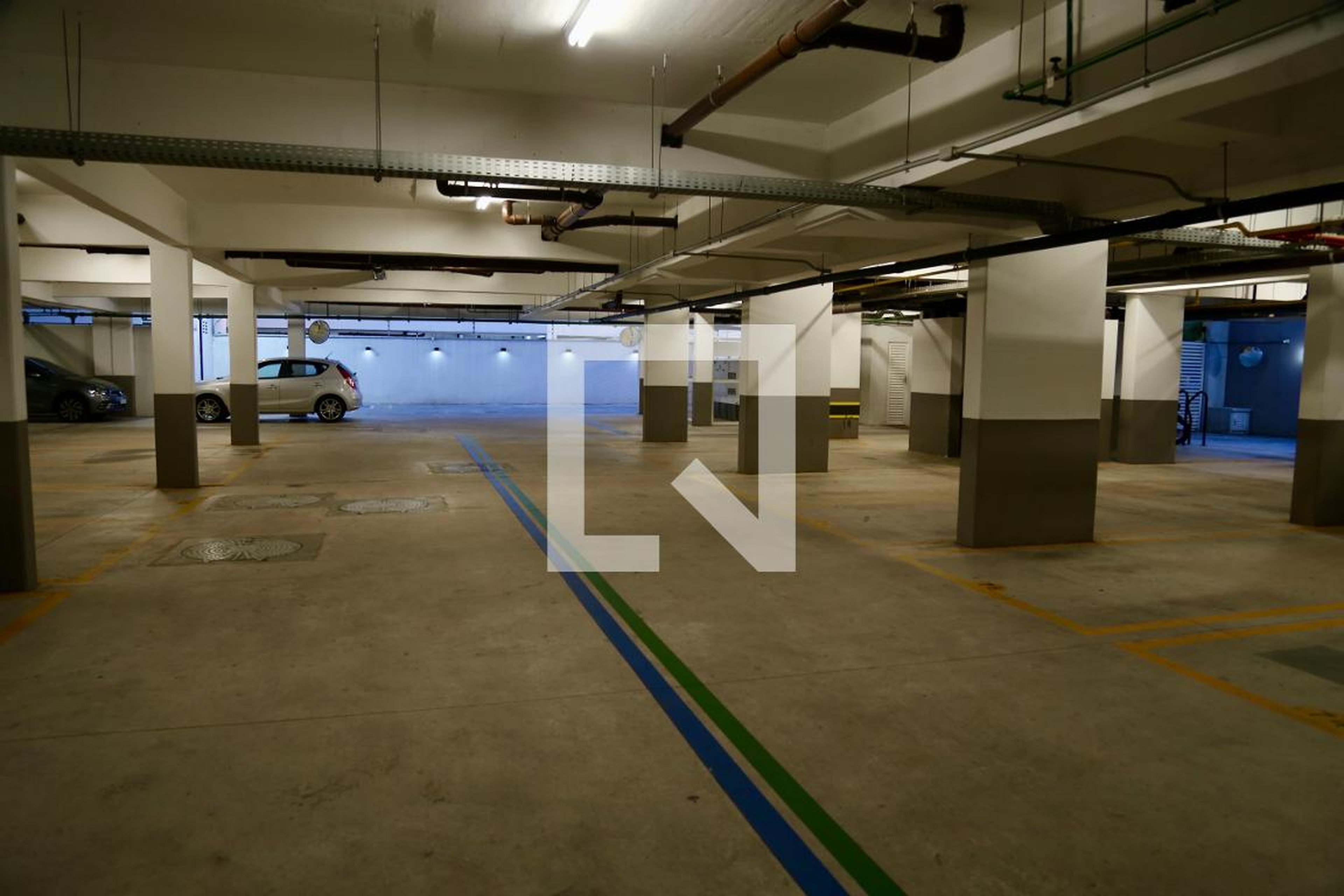 estacionamento - de Edifício Residencial Laguna 430 - (São Paulo)