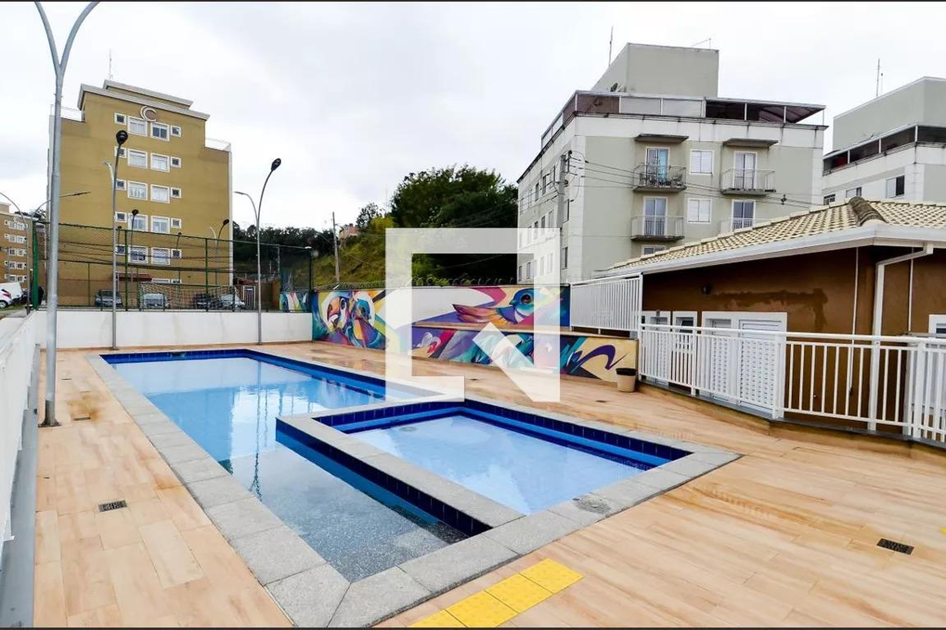 Piscina Condomínio em Estrada Elenco, 827