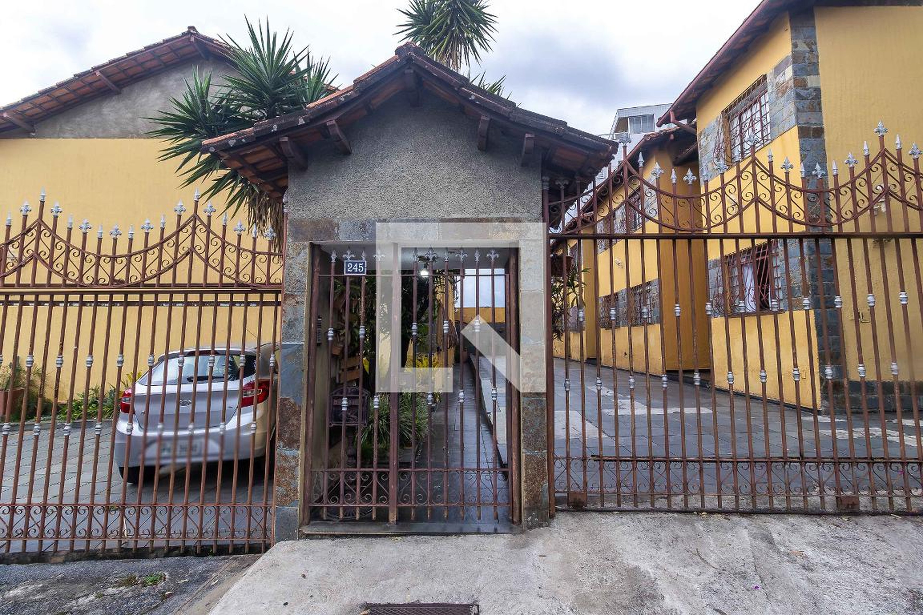 Fachada Condomínio em Rua Ministro Ivan Lins, 245