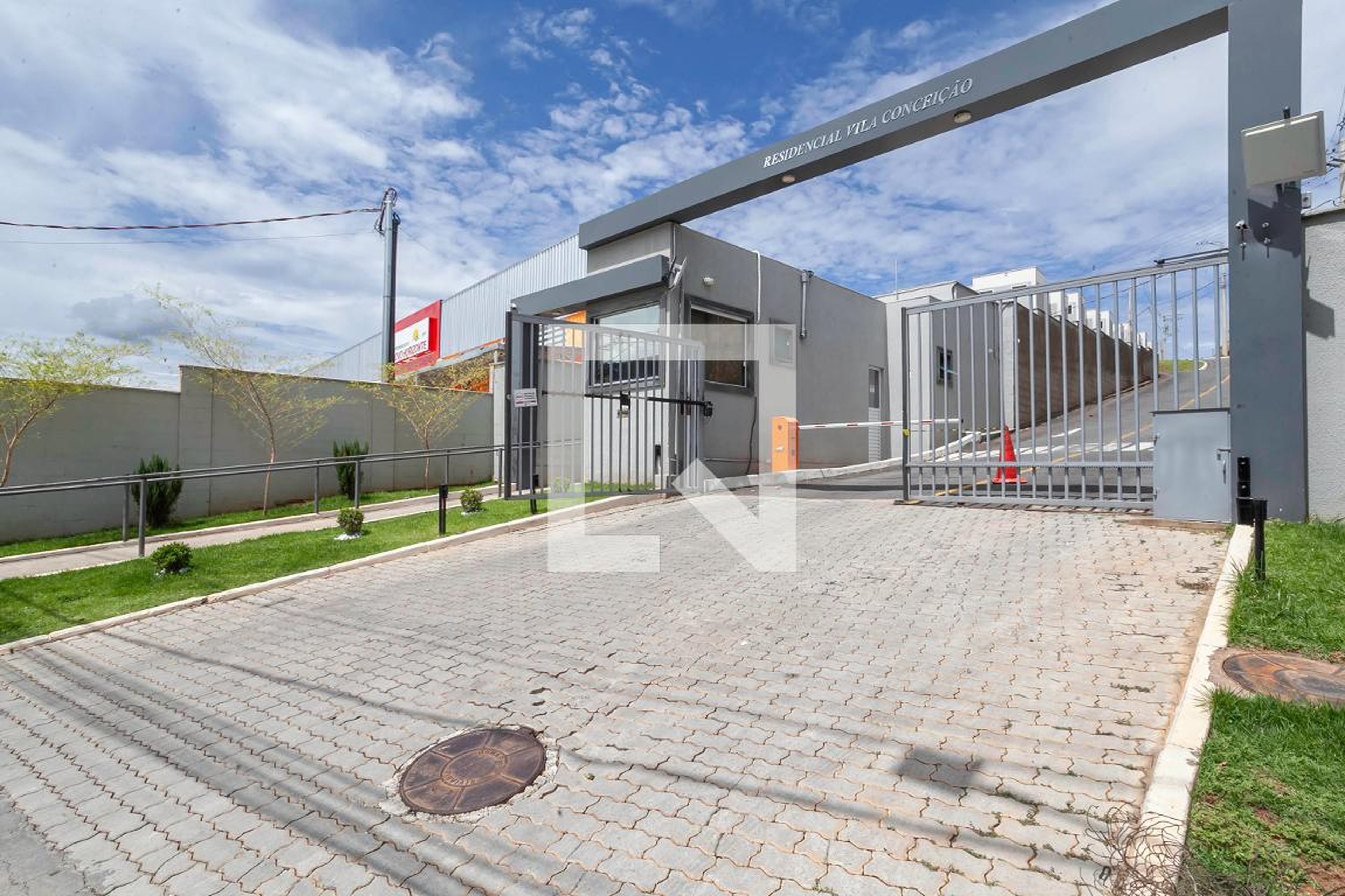 Fachada do condomínio Condomínio em Rua Monte Castelo, 555