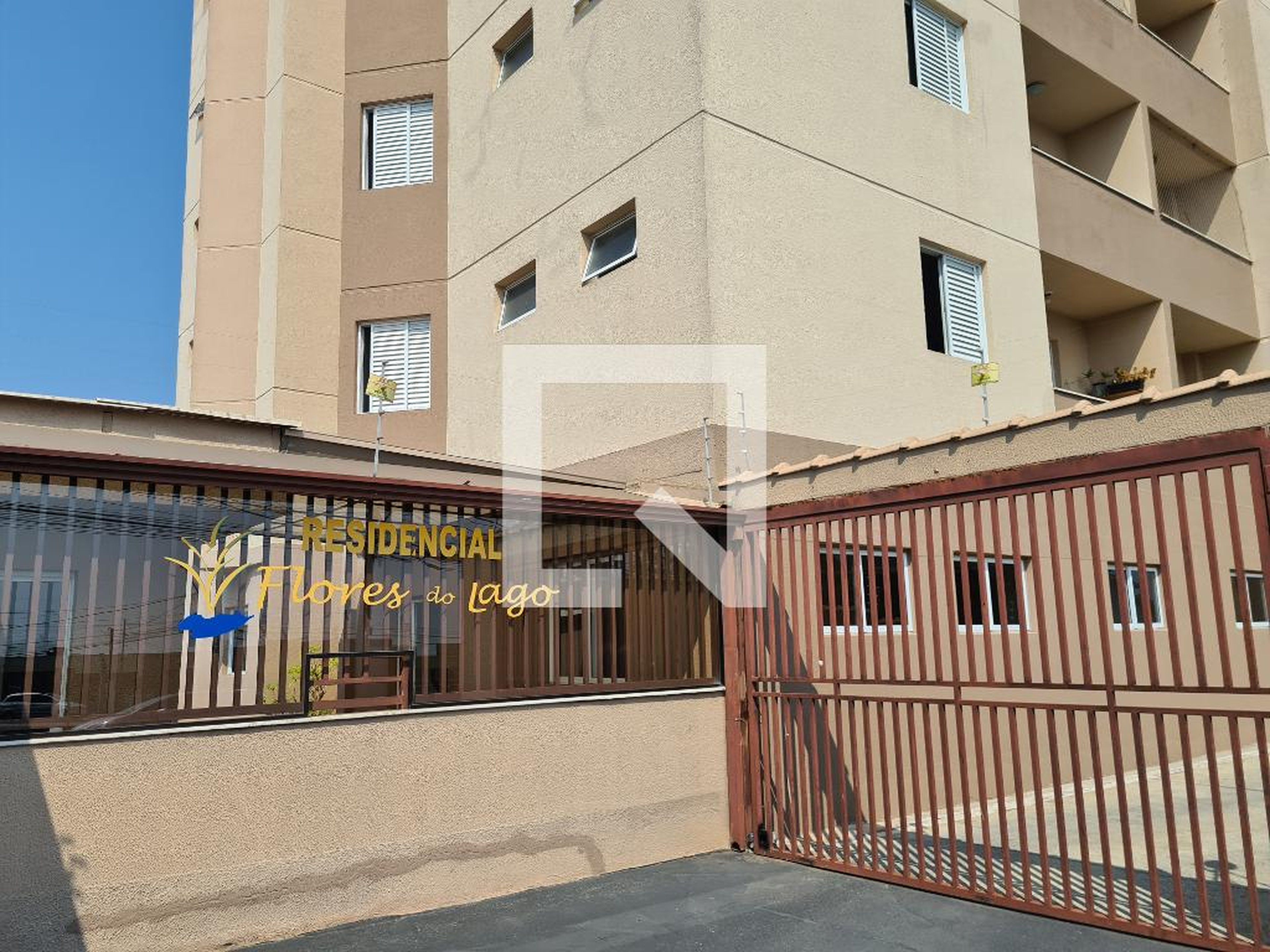 Fachada do Prédio Condomínio Flores do Lago