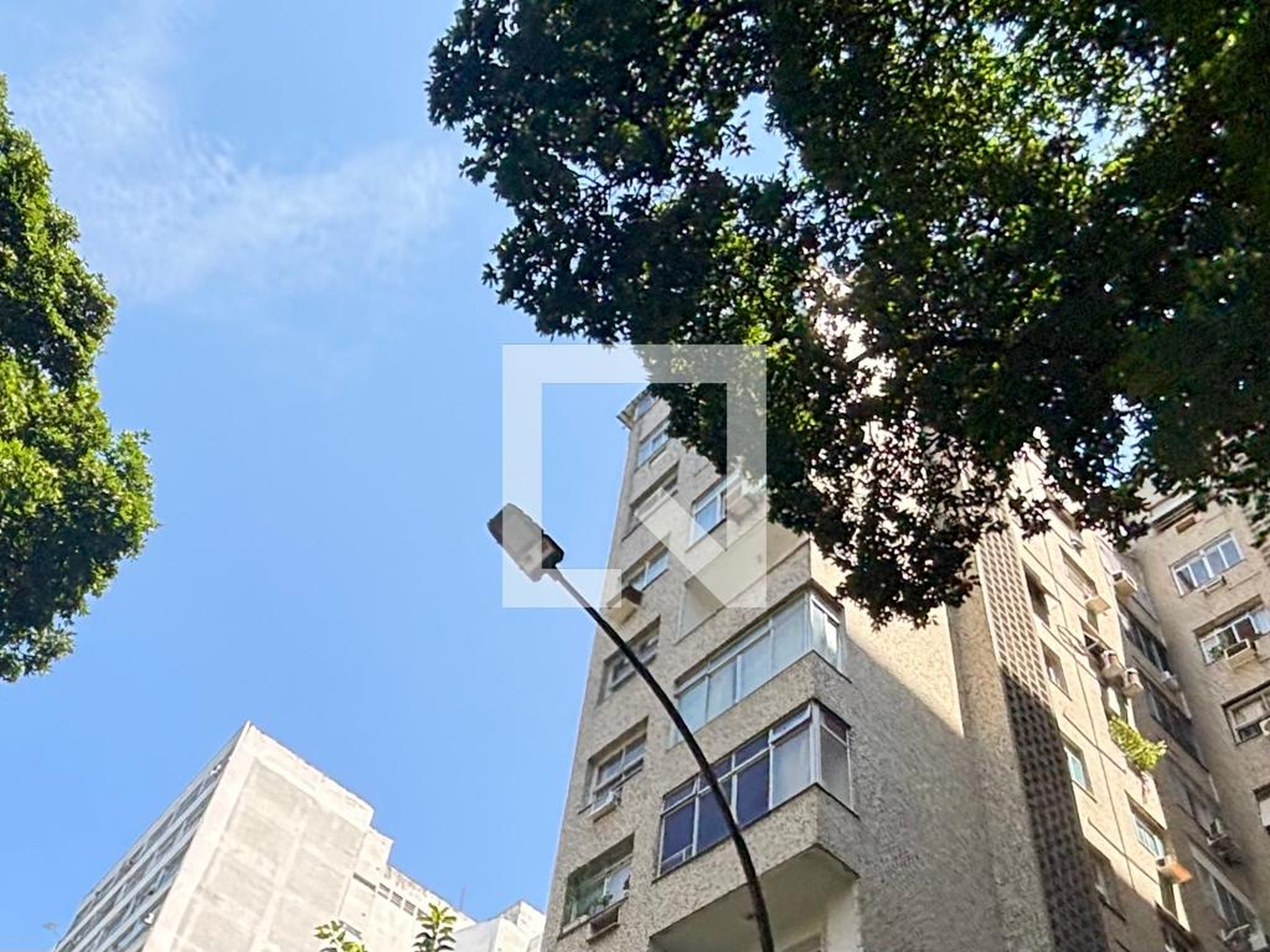 Fachada Condomínio em Rua Ministro Viveiros de Castro, 46