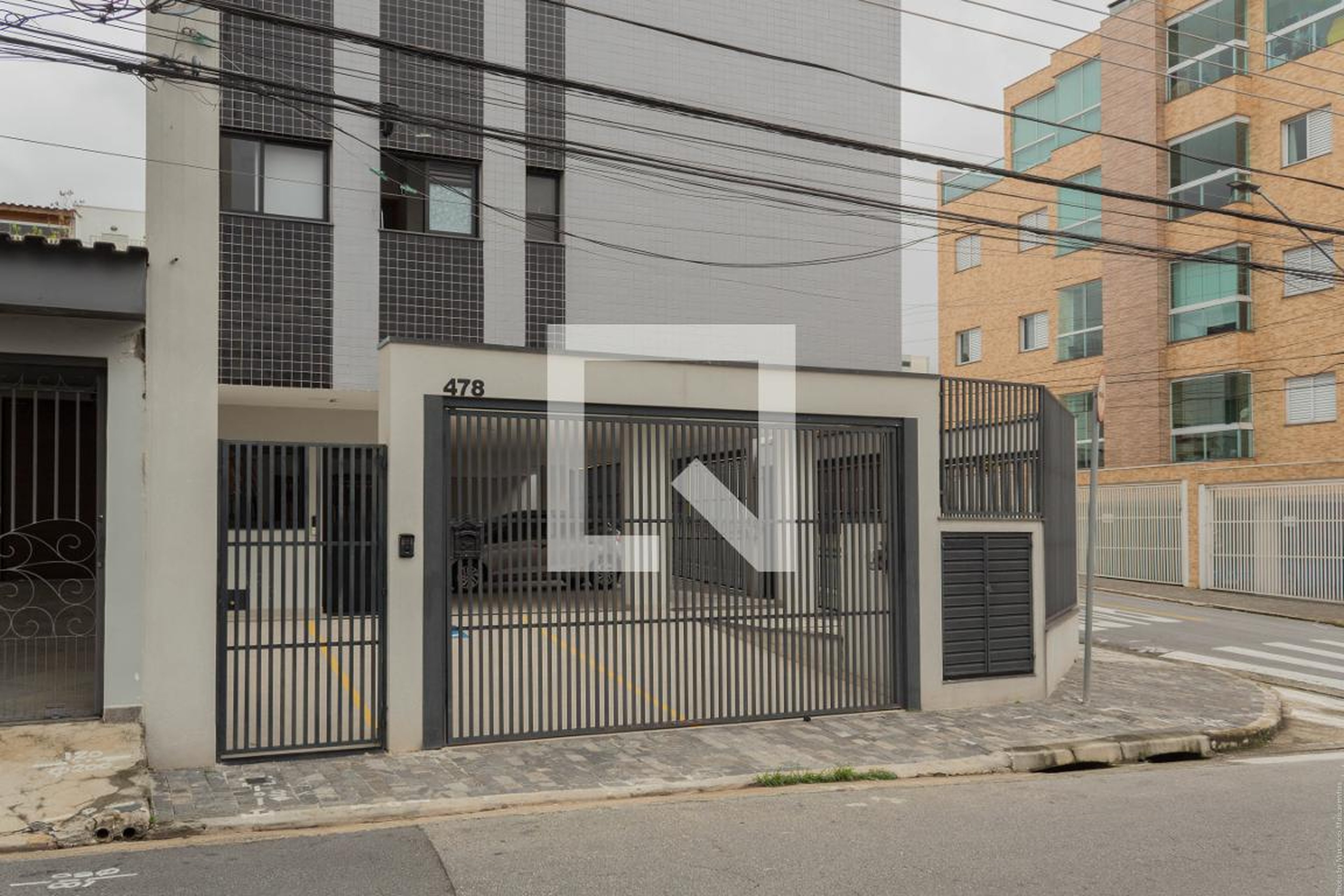 Fachada Condomínio em Rua Miragaia, 478