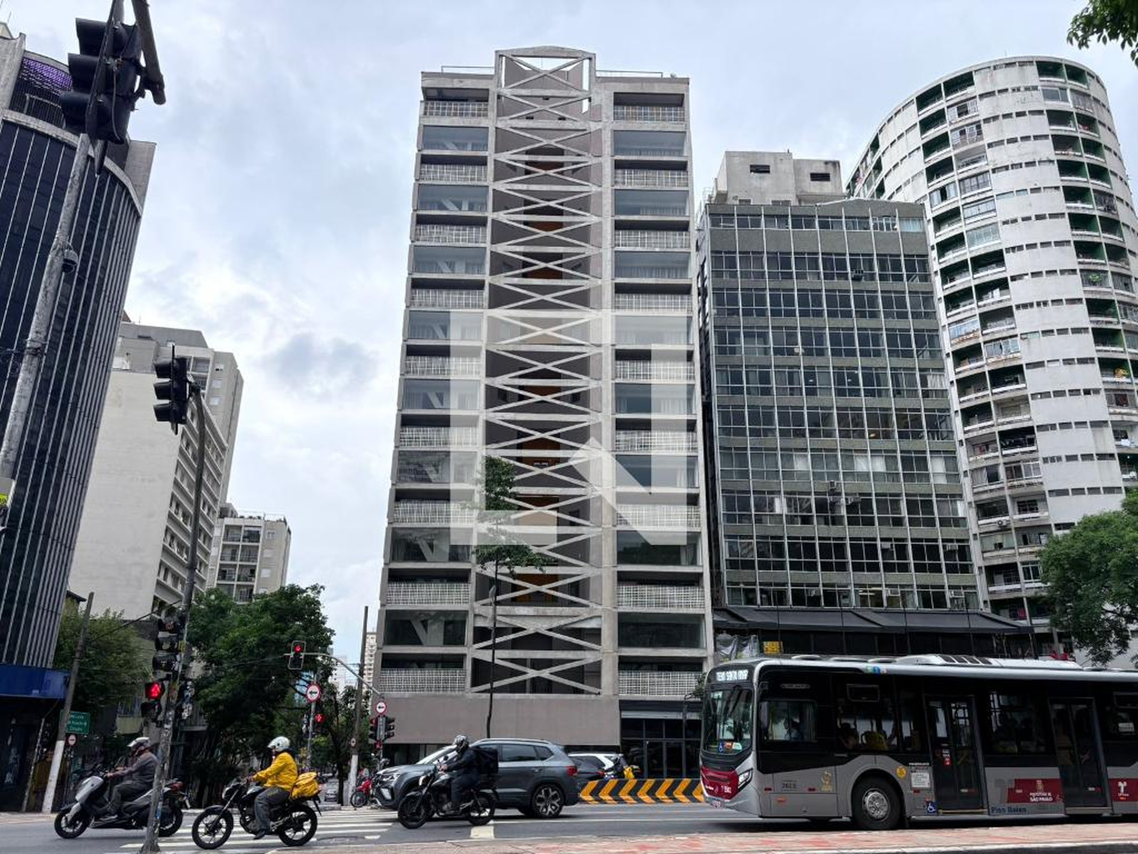 Fachada Condomínio em Rua Rego Freitas, 553