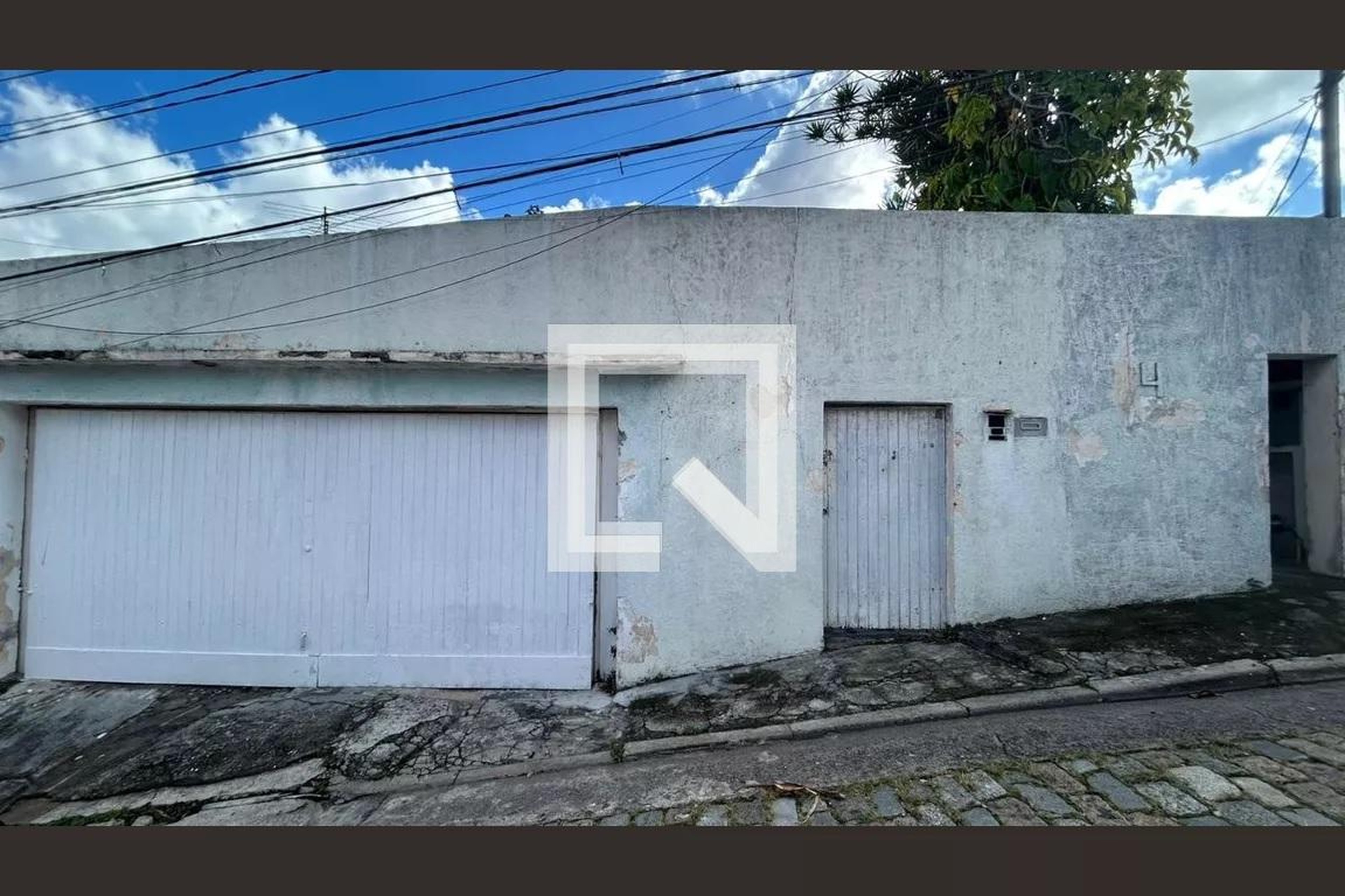 Fachada Condomínio em Travessa Pedro Ermini, 74