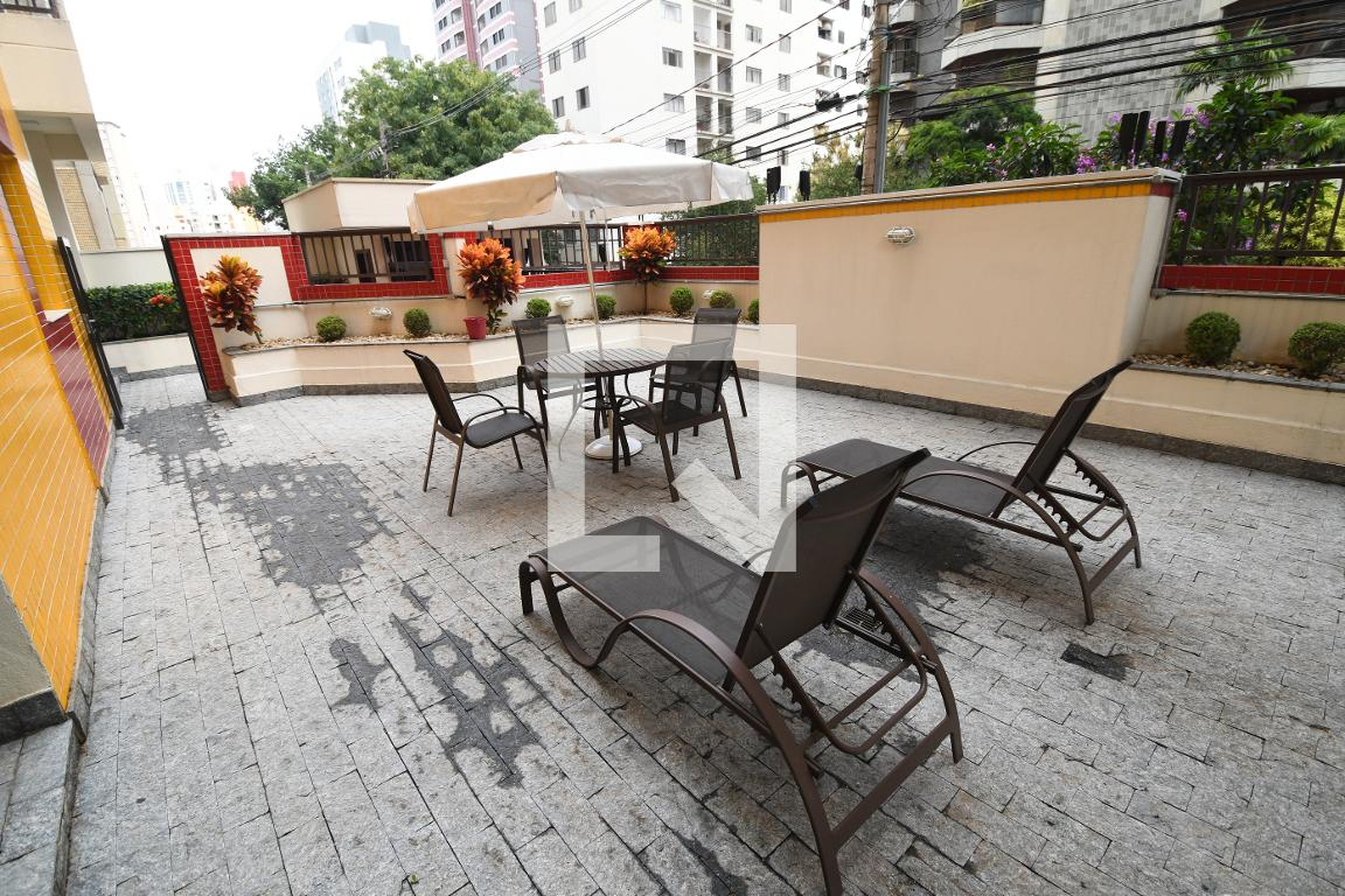 Área comum - Chuva de Ouro